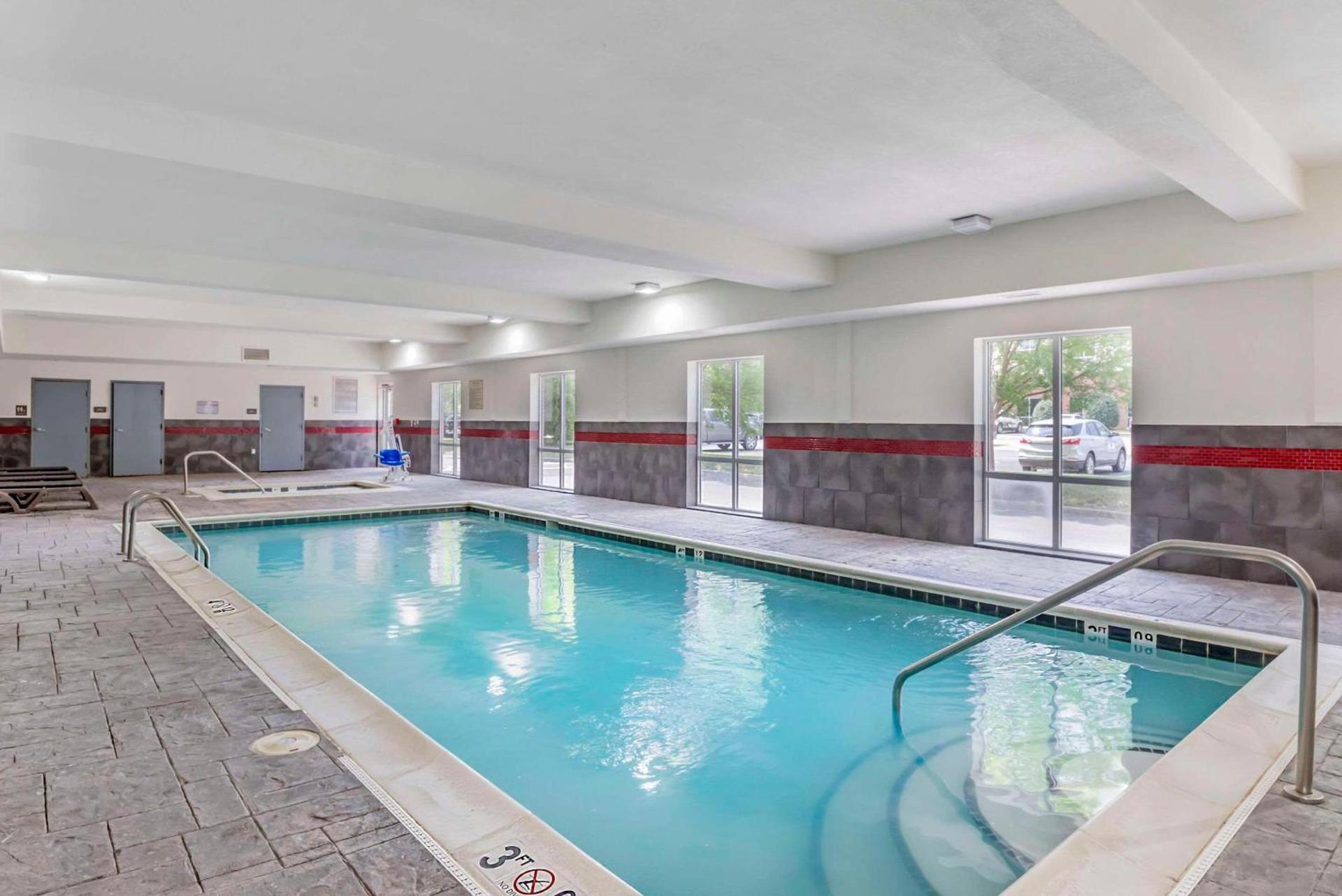 Comfort Suites At Virginia Center Commons photo 38