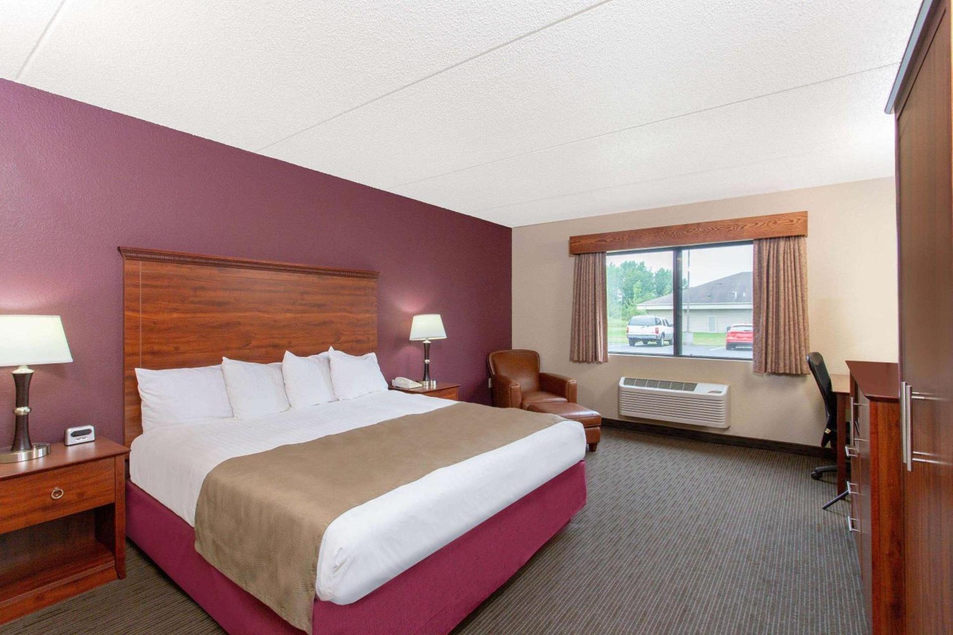 AmericInn by Wyndham New London photo 27