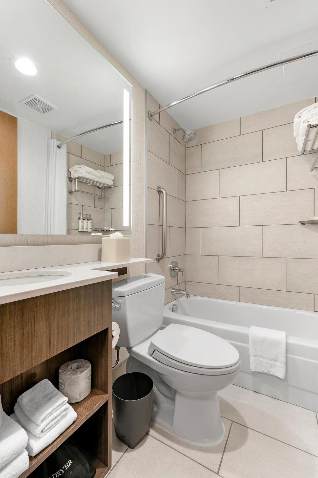 Holiday Inn Manhattan 6th Ave - Chelsea by IHG photo 6