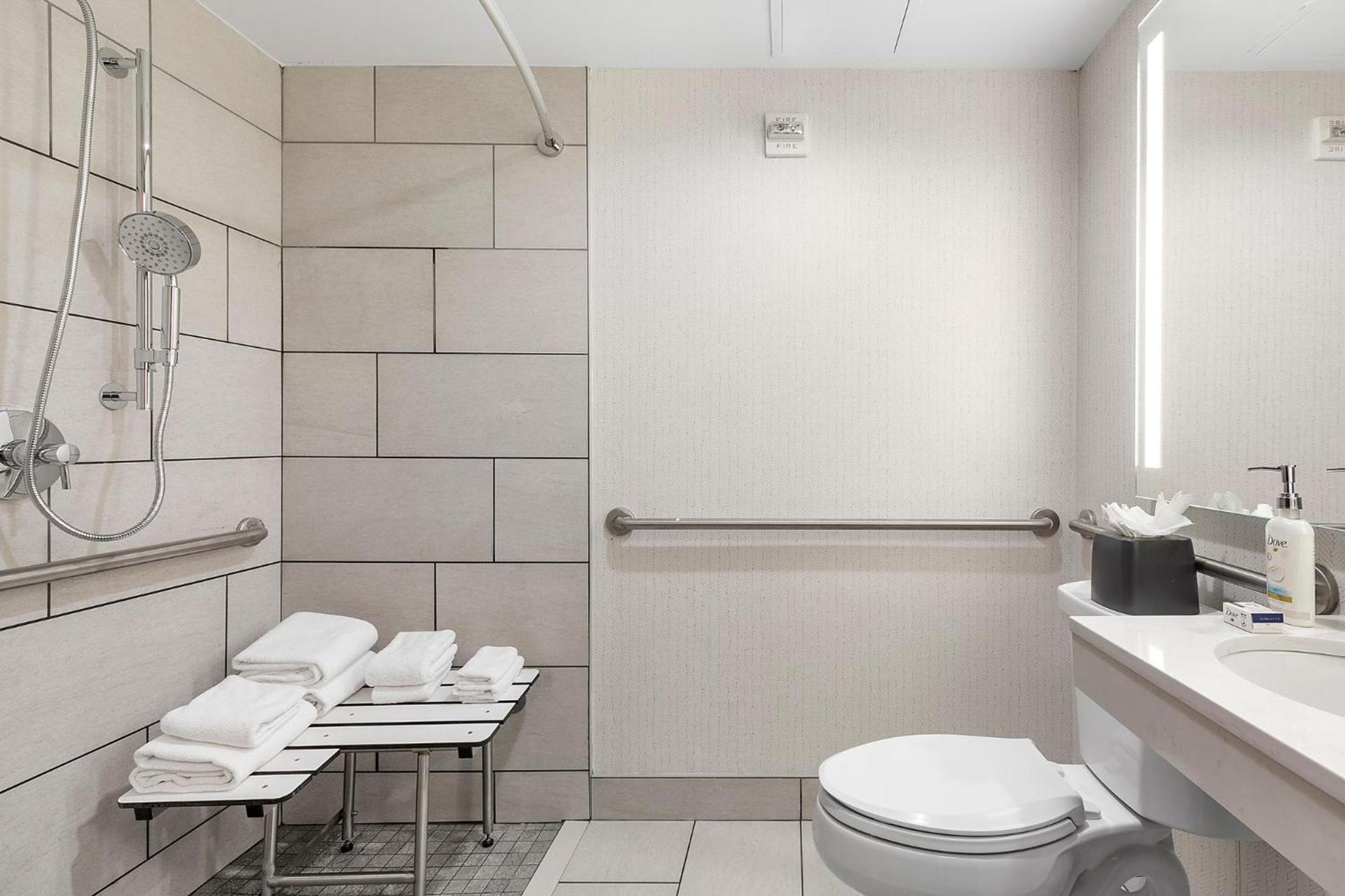 Holiday Inn Manhattan 6th Ave - Chelsea by IHG photo 7