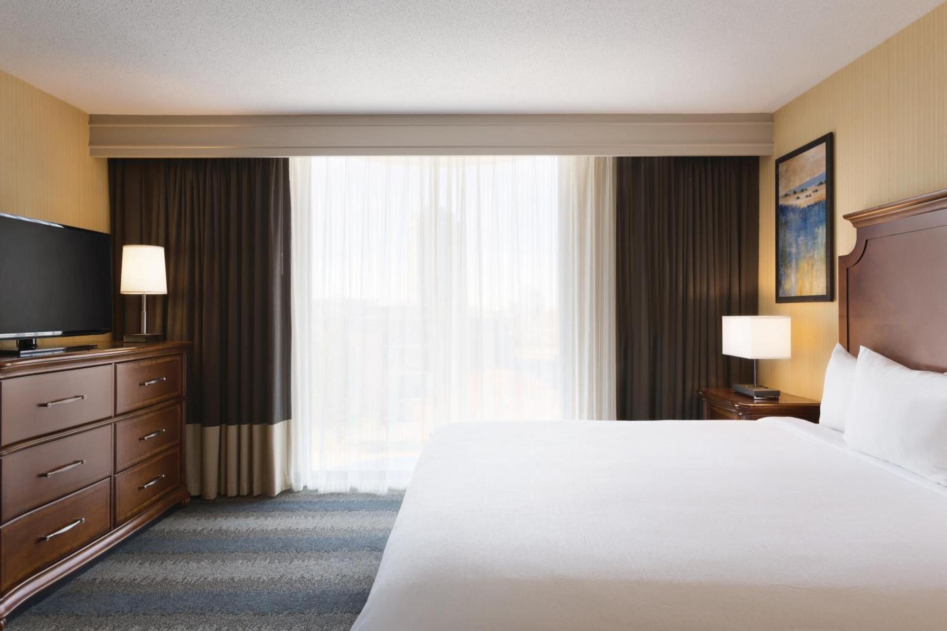 Embassy Suites by Hilton Minneapolis Bloomington Edina photo 57