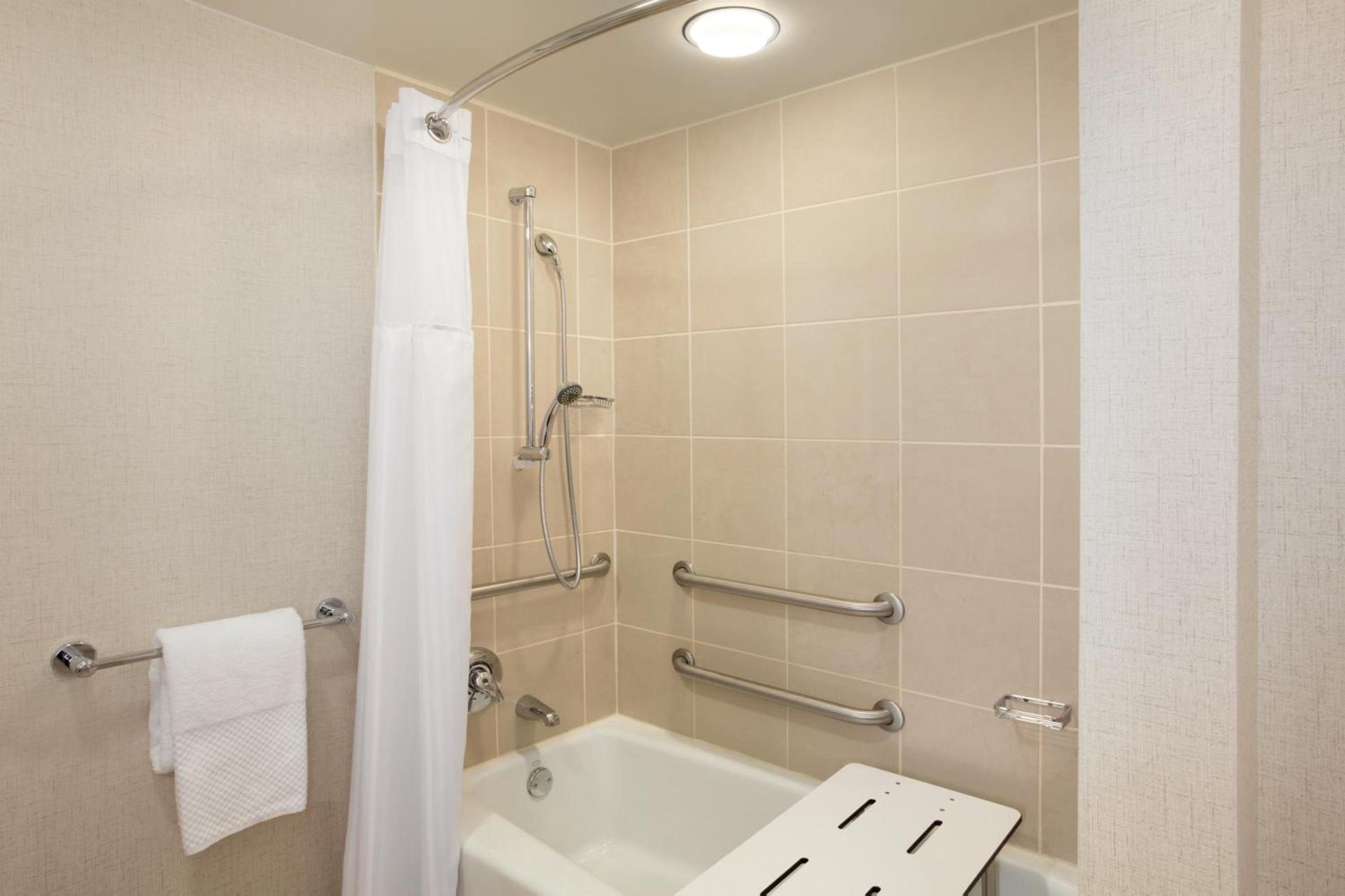 Hilton Chicago Magnificent Mile Suites photo 52