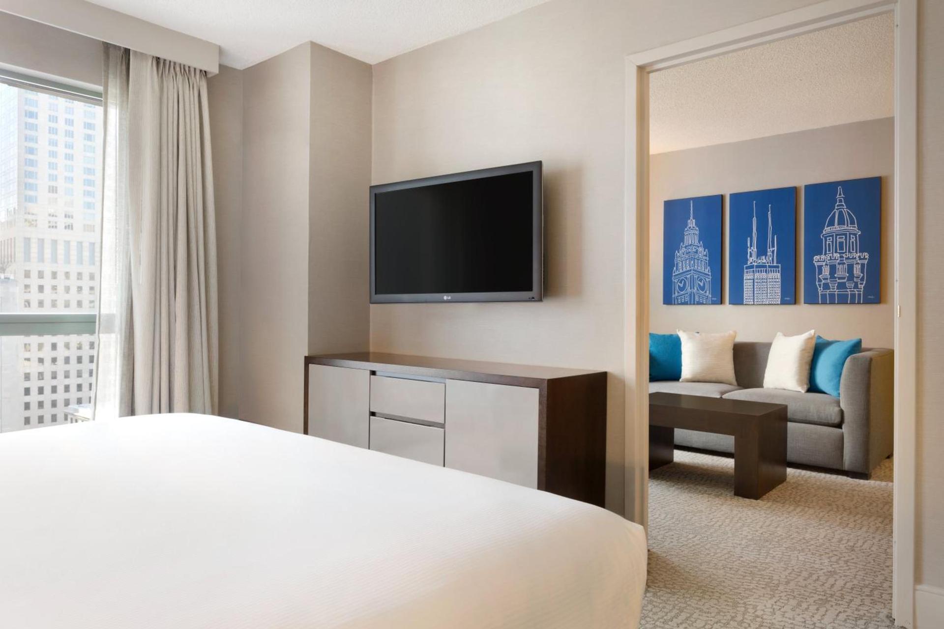 Hilton Chicago Magnificent Mile Suites photo 55