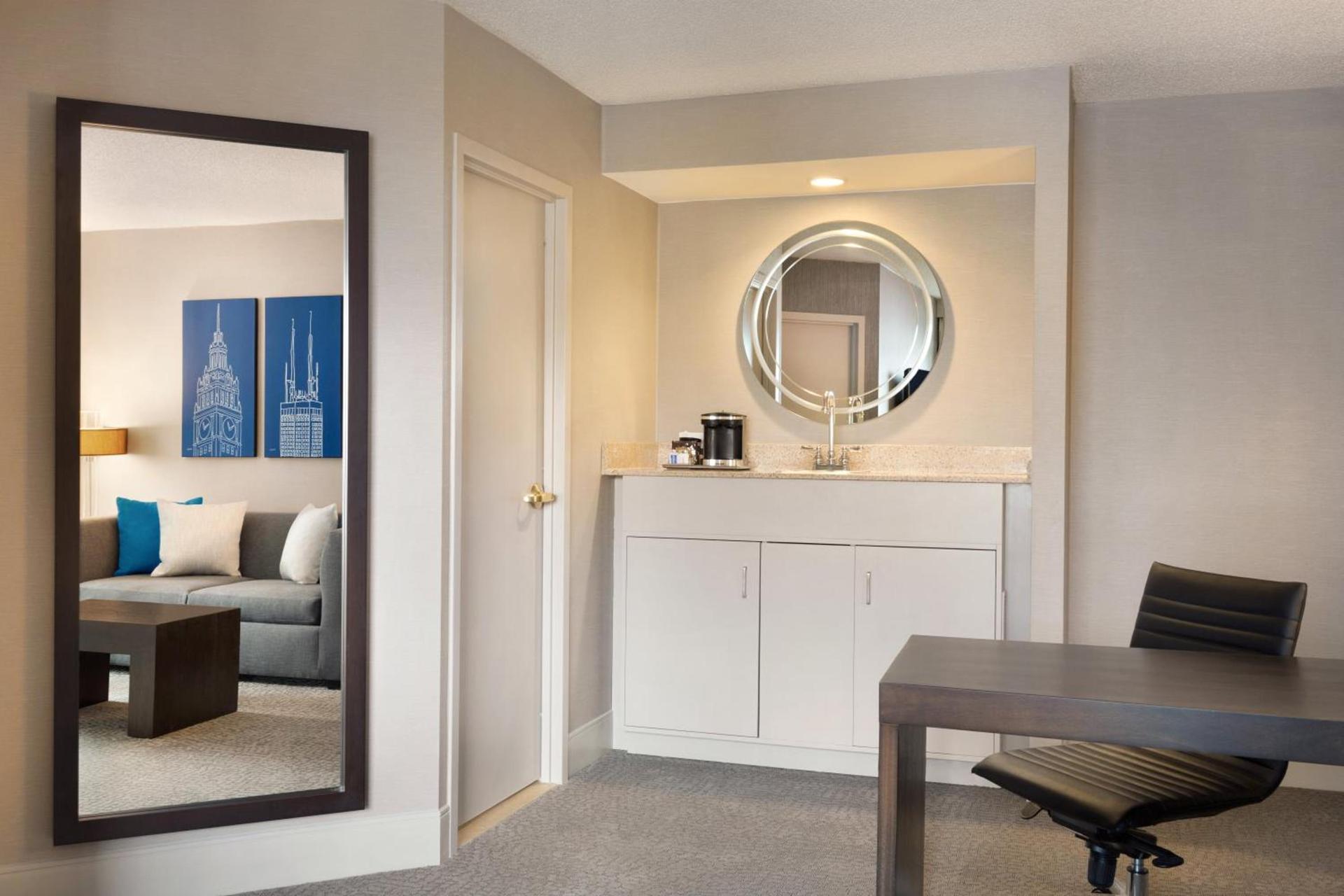 Hilton Chicago Magnificent Mile Suites photo 57