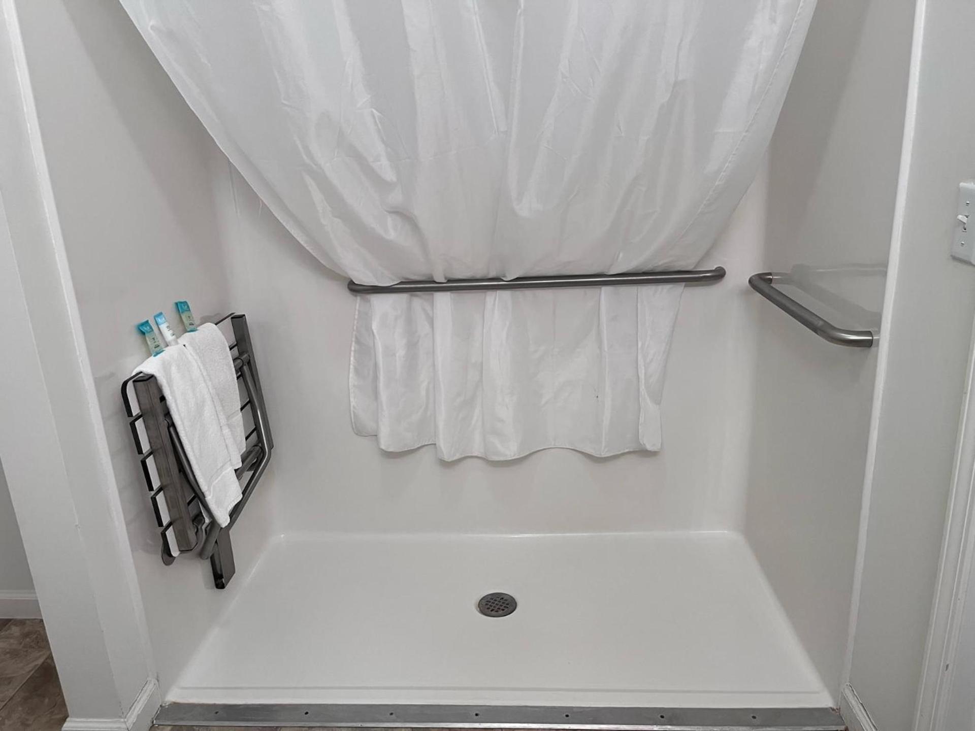 Ramada by Wyndham Williston photo 10