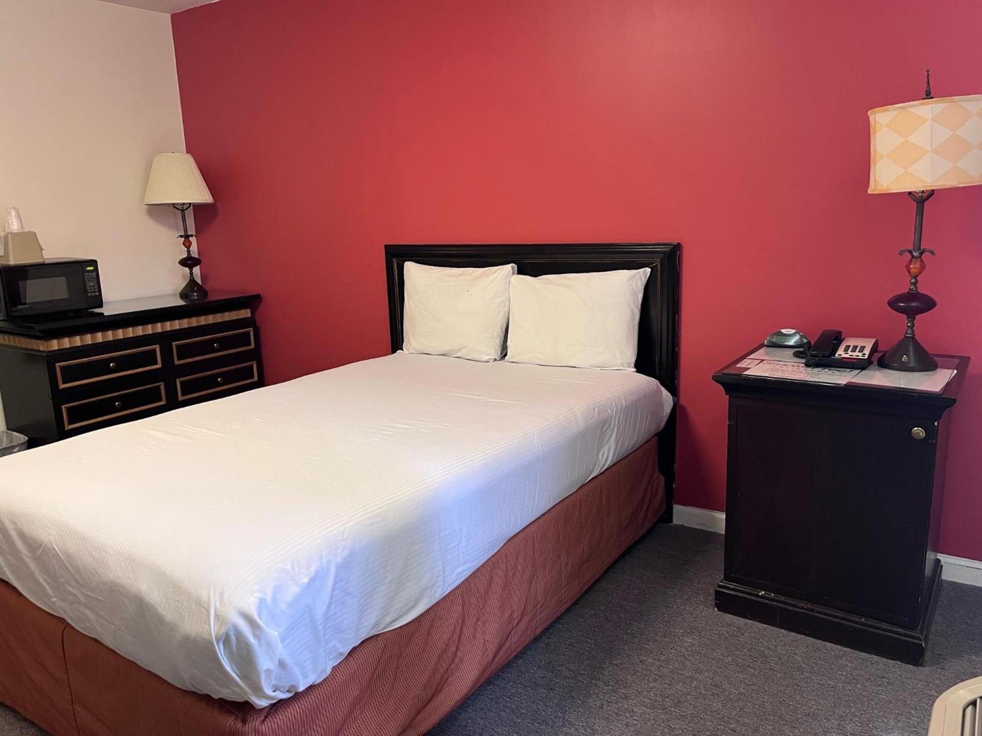 Ramada by Wyndham Williston photo 5