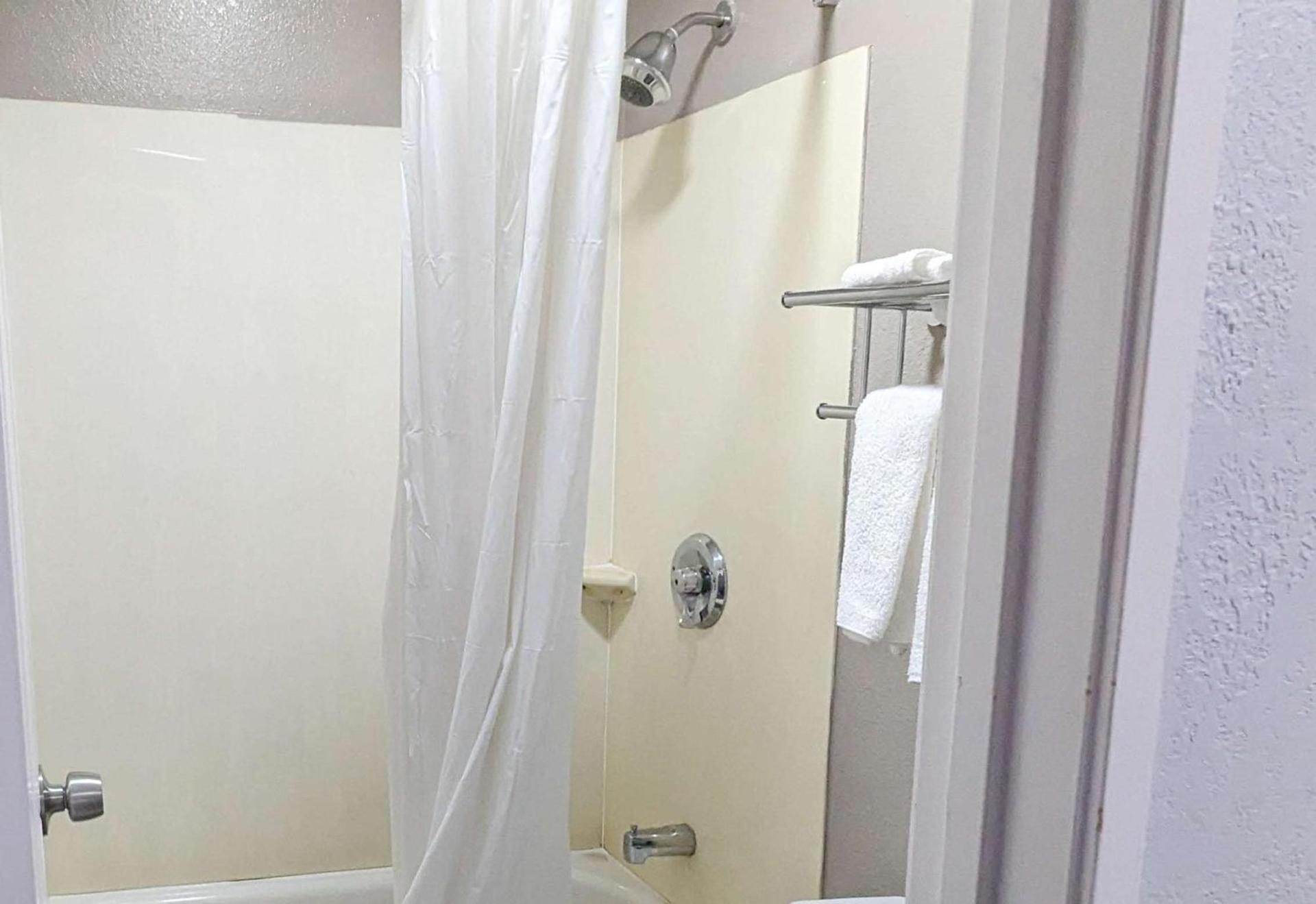 Motel 6-Nashua, NH - South photo 8