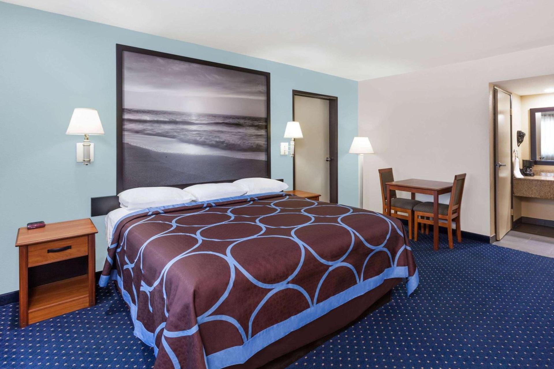 Super 8 by Wyndham El Cajon San Diego photo 7