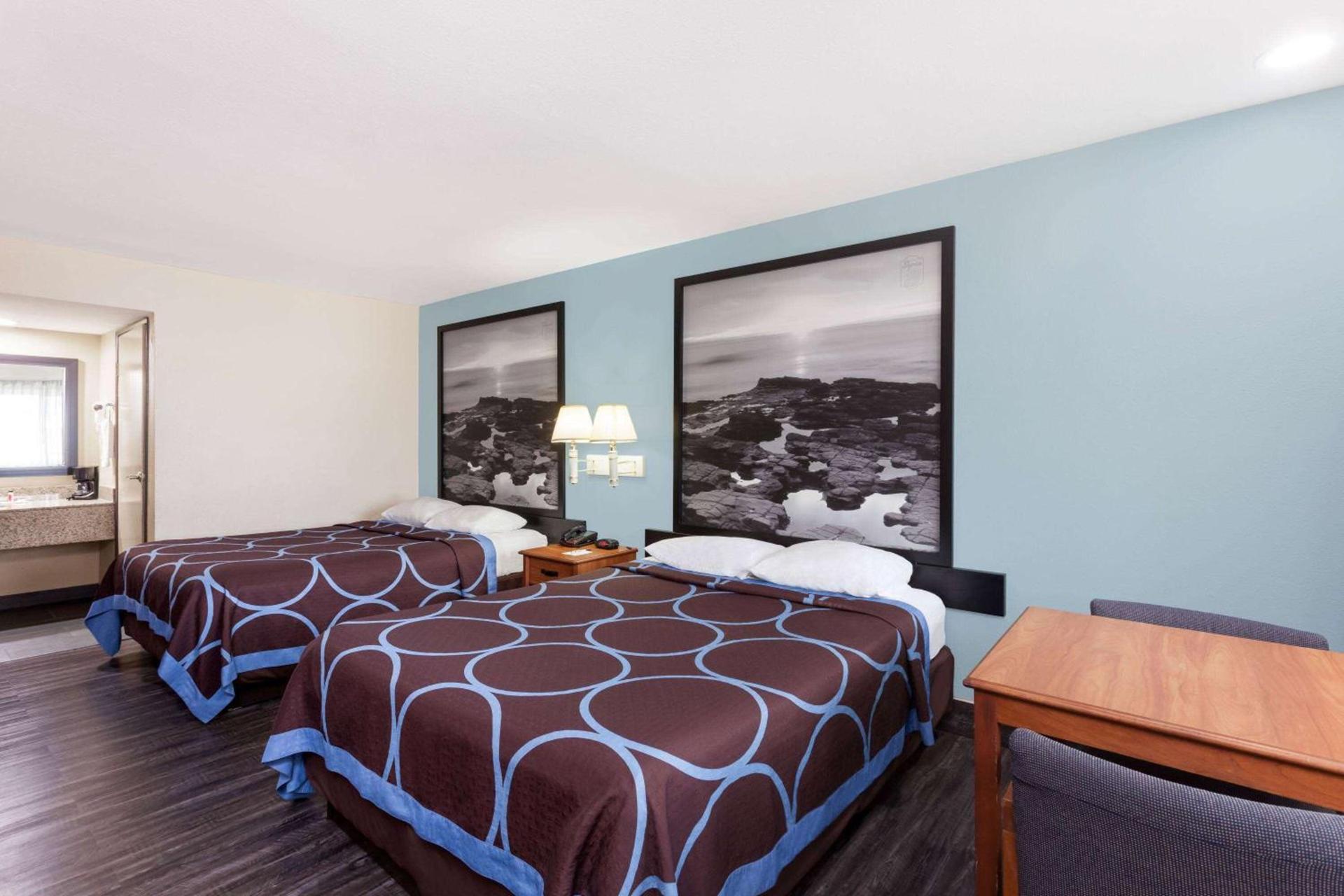 Super 8 by Wyndham El Cajon San Diego photo 10