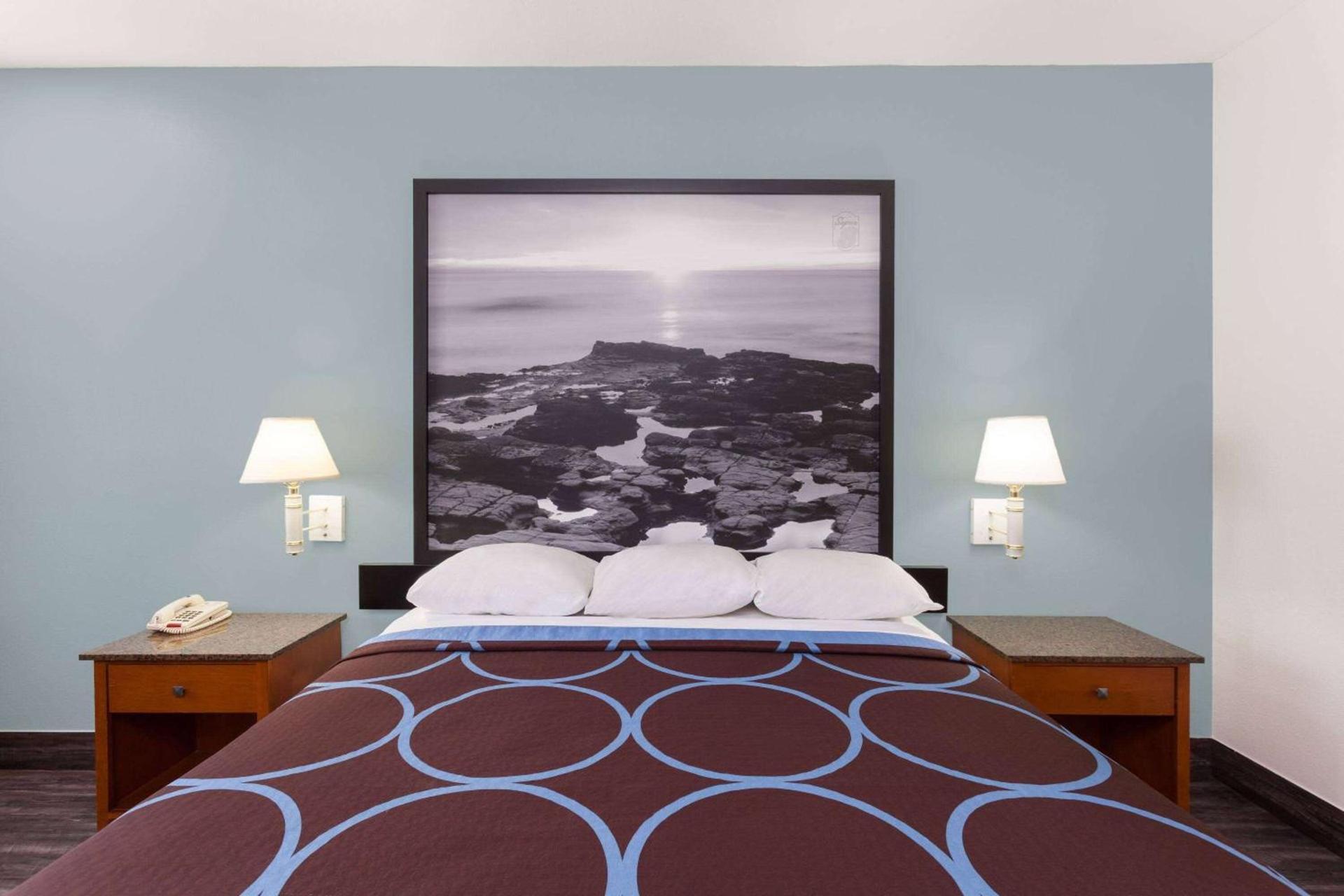 Super 8 by Wyndham El Cajon San Diego photo 8