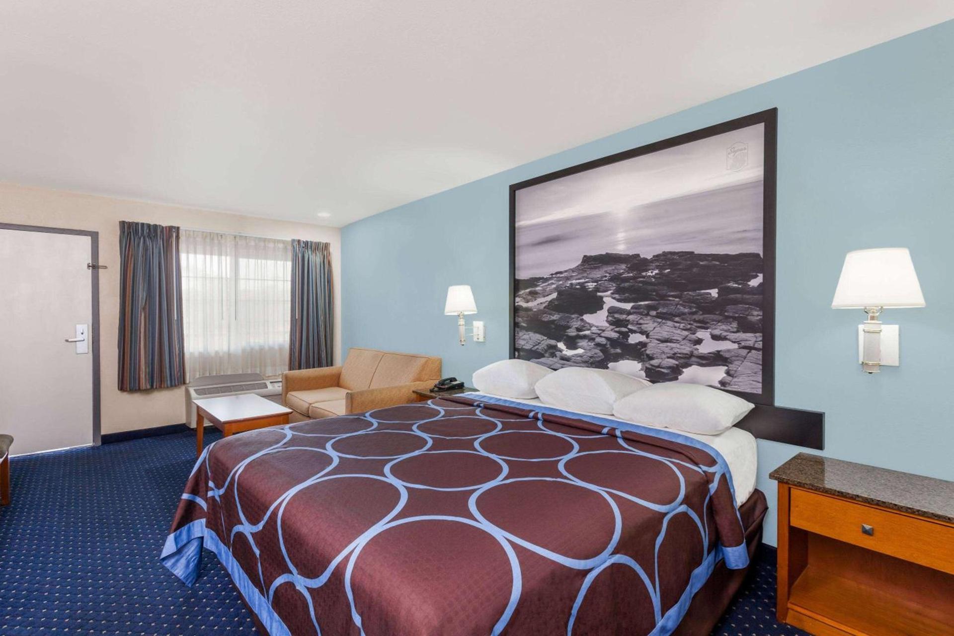Super 8 by Wyndham El Cajon San Diego photo 13