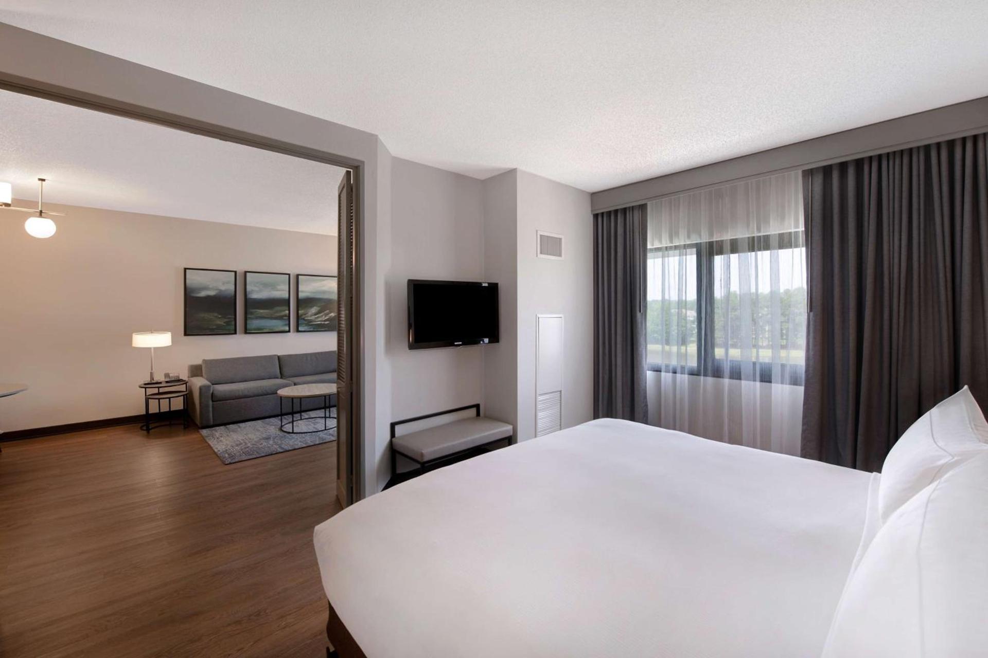 DoubleTree Suites by Hilton Raleigh-Durham photo 14