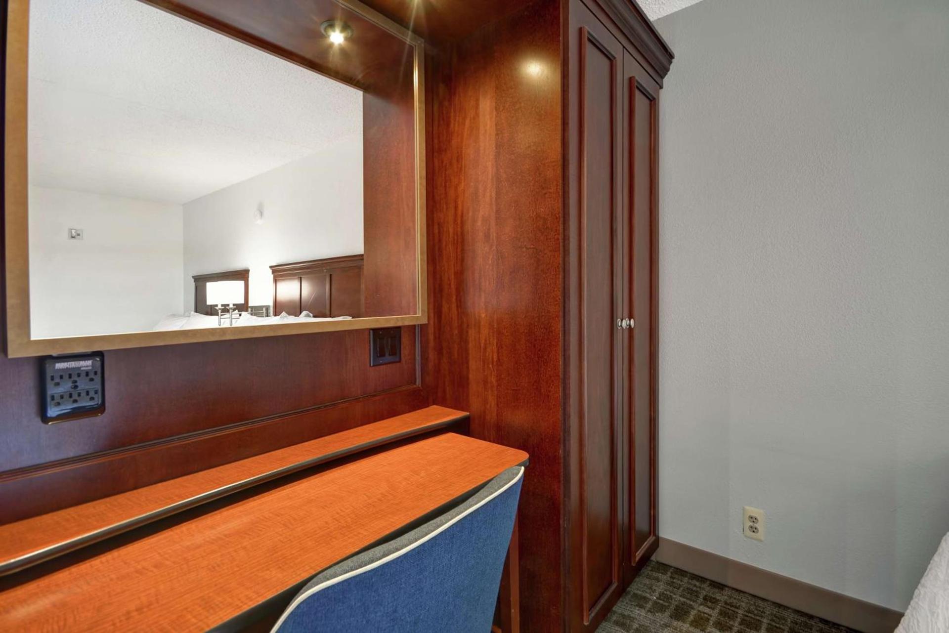 Hampton Inn Detroit Madison Heights South Troy photo 36