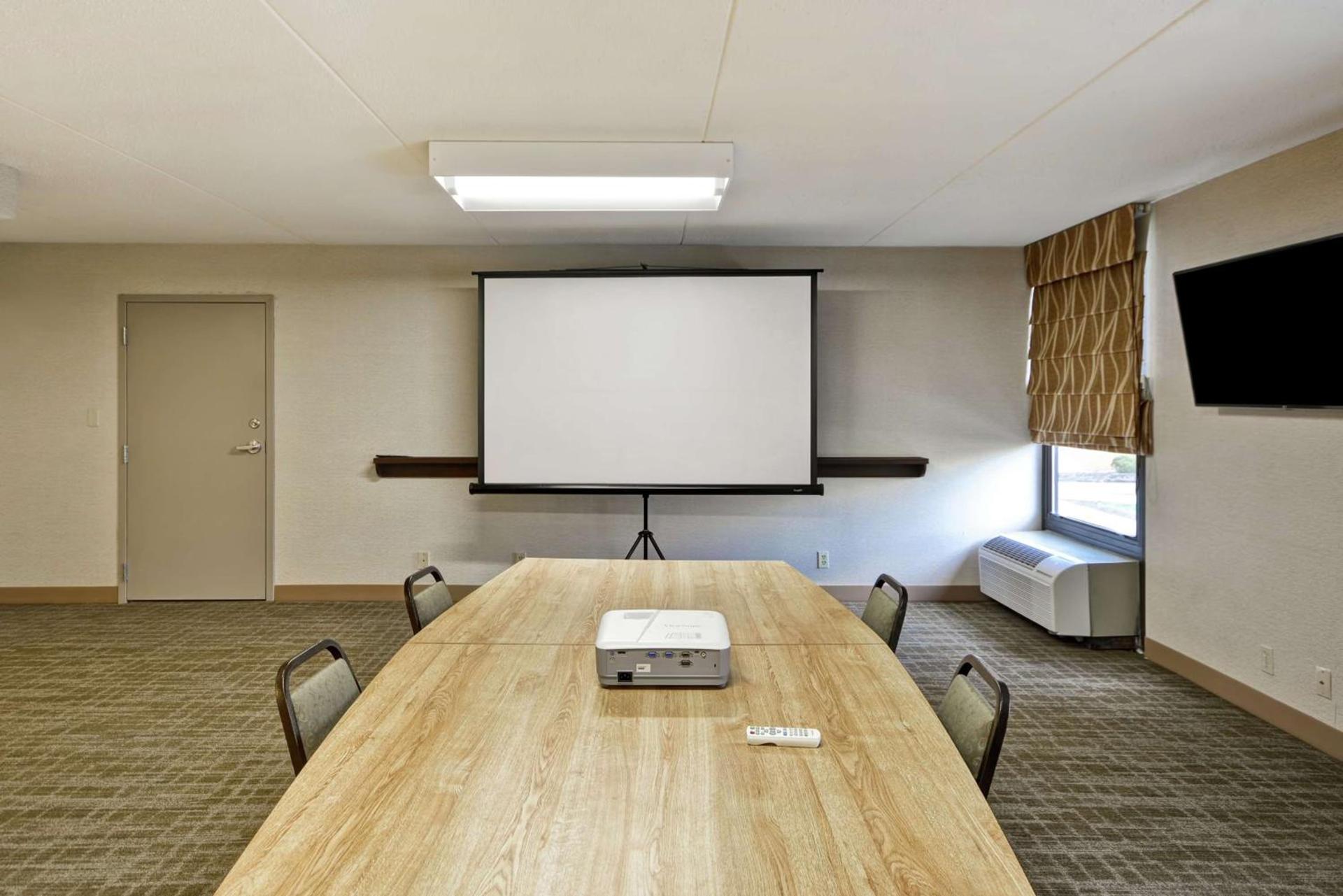 Hampton Inn Detroit Madison Heights South Troy photo 39