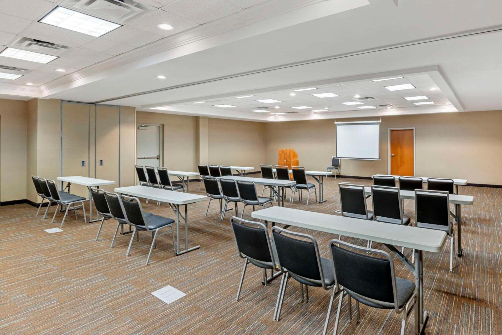 Comfort Suites At Virginia Center Commons photo 42