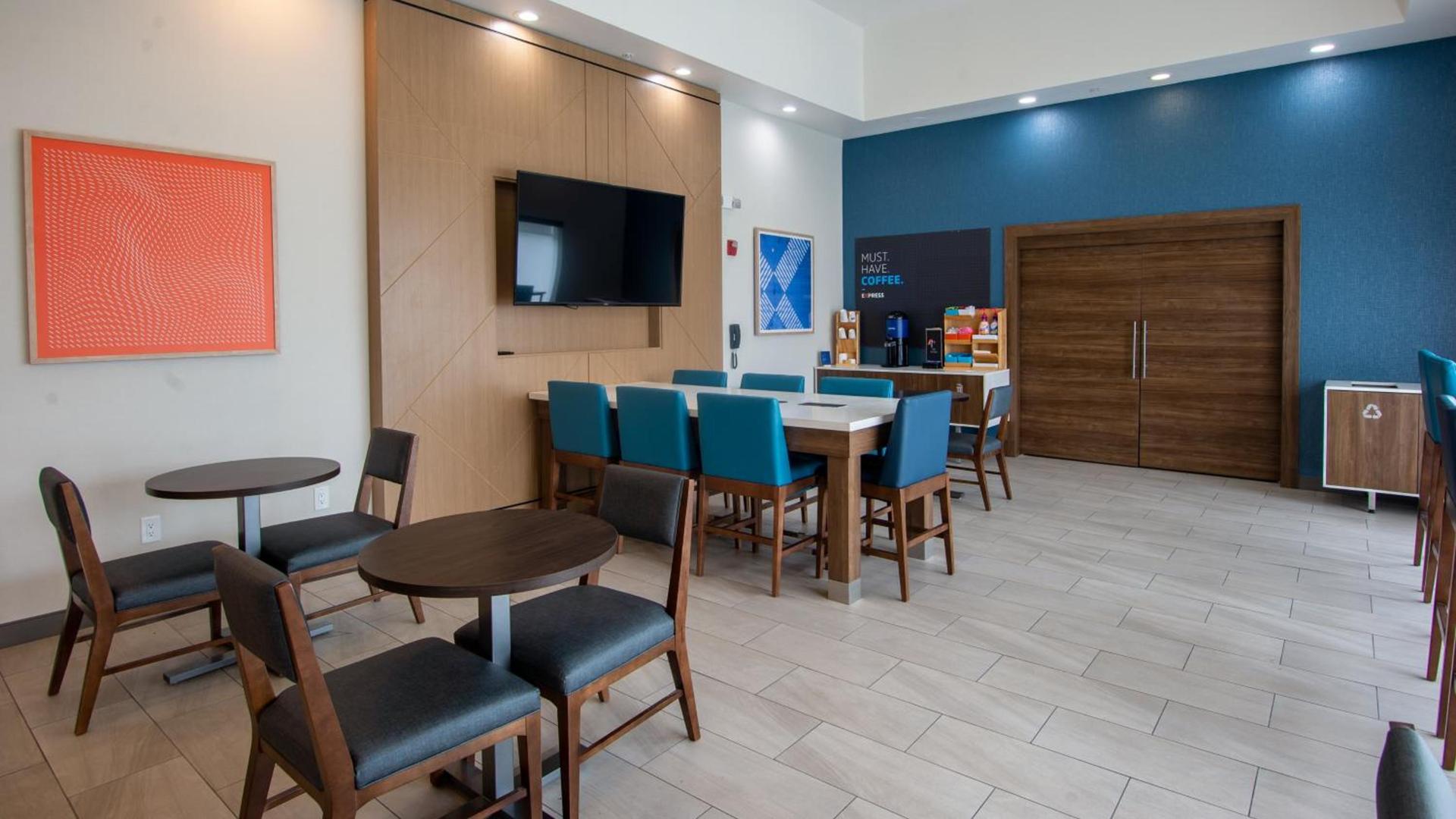 Holiday Inn Express Oakdale by IHG photo 36
