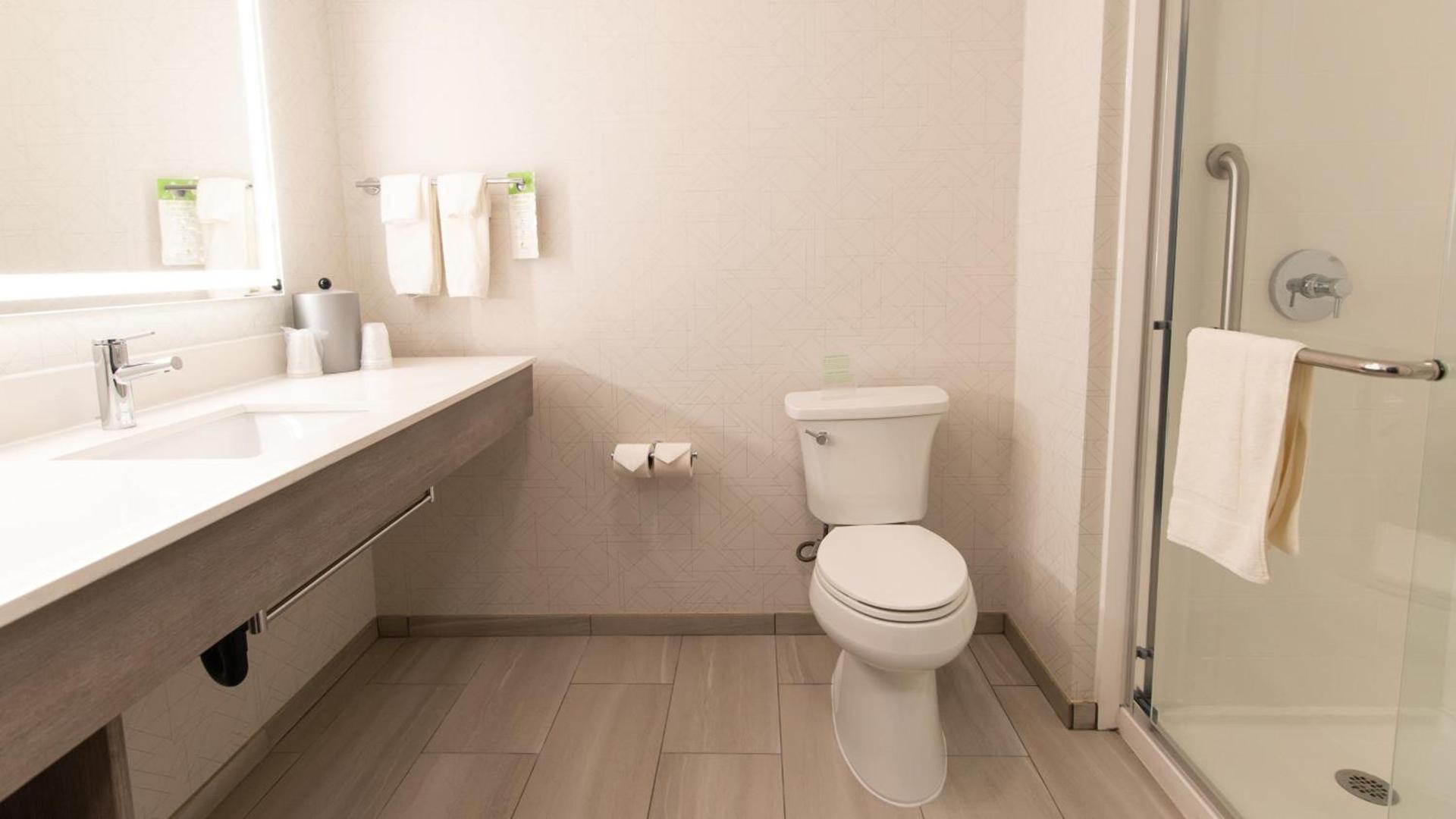 Holiday Inn Express Oakdale by IHG photo 50