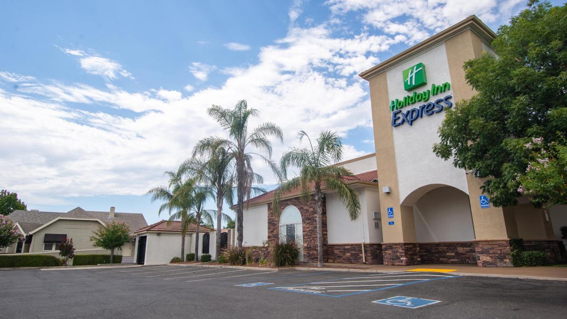 Holiday Inn Express Oakdale by IHG photo 55