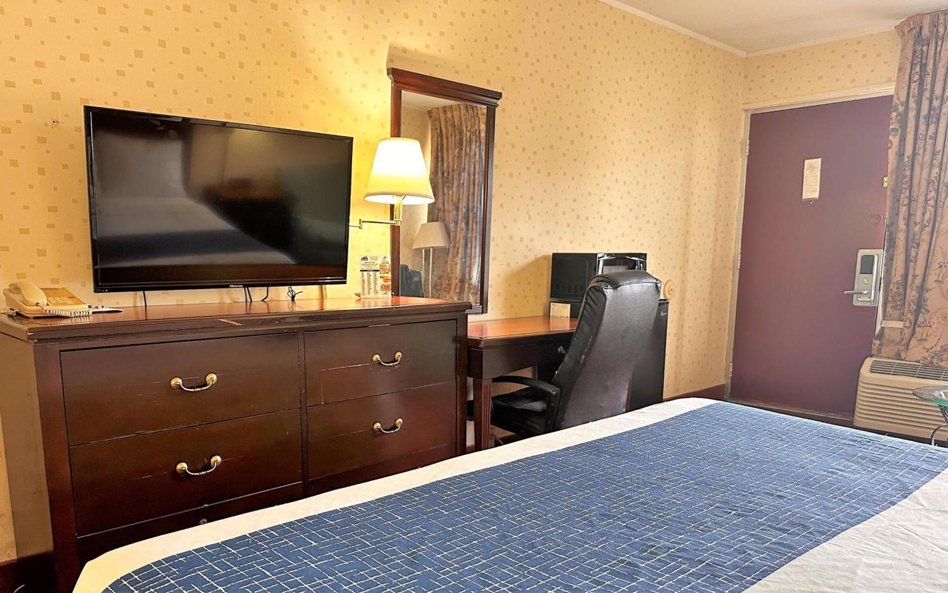 Travelodge by Wyndham Seymour photo 13