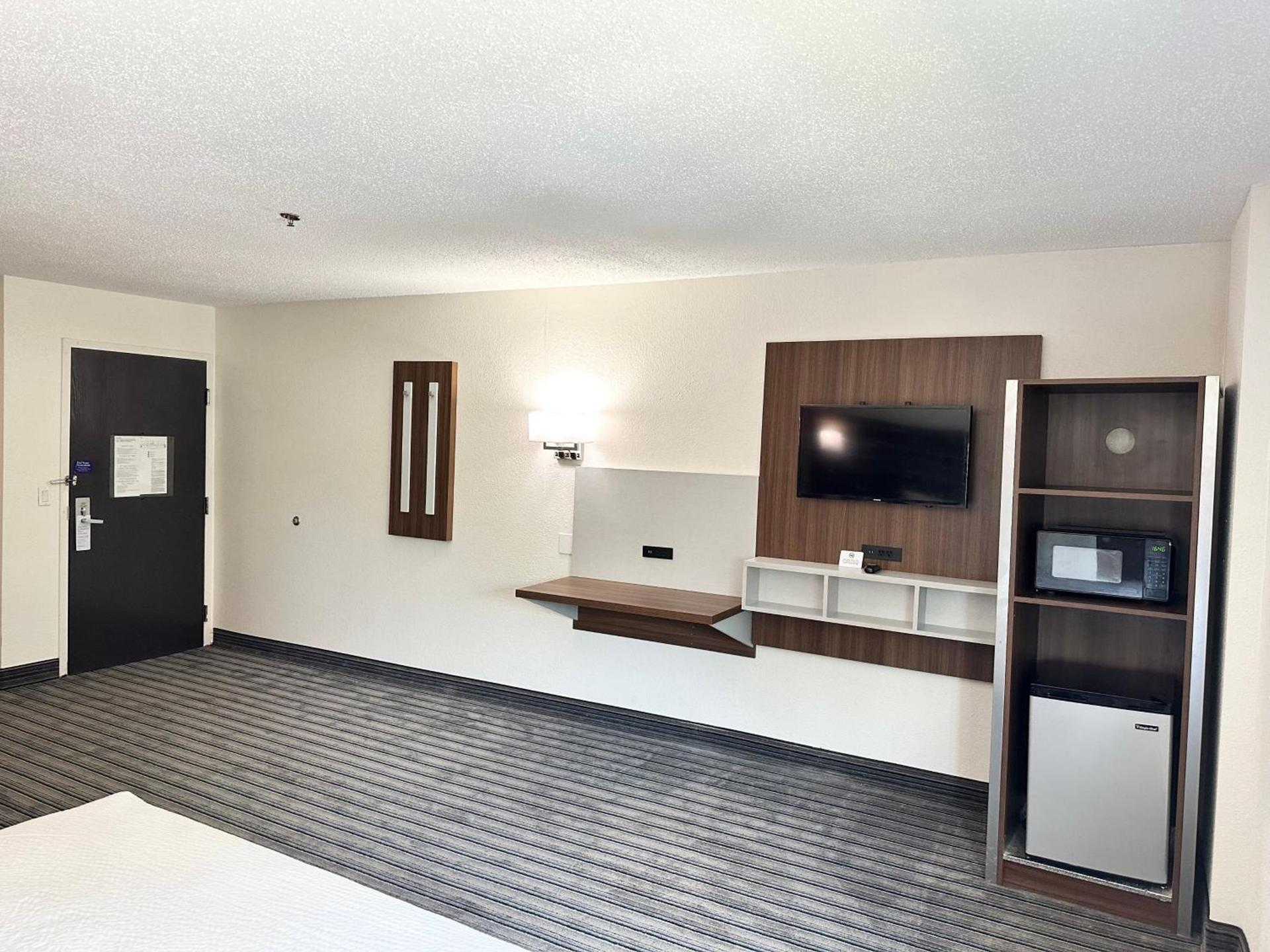 Ramada by Wyndham Lithia Springs Atlanta photo 27
