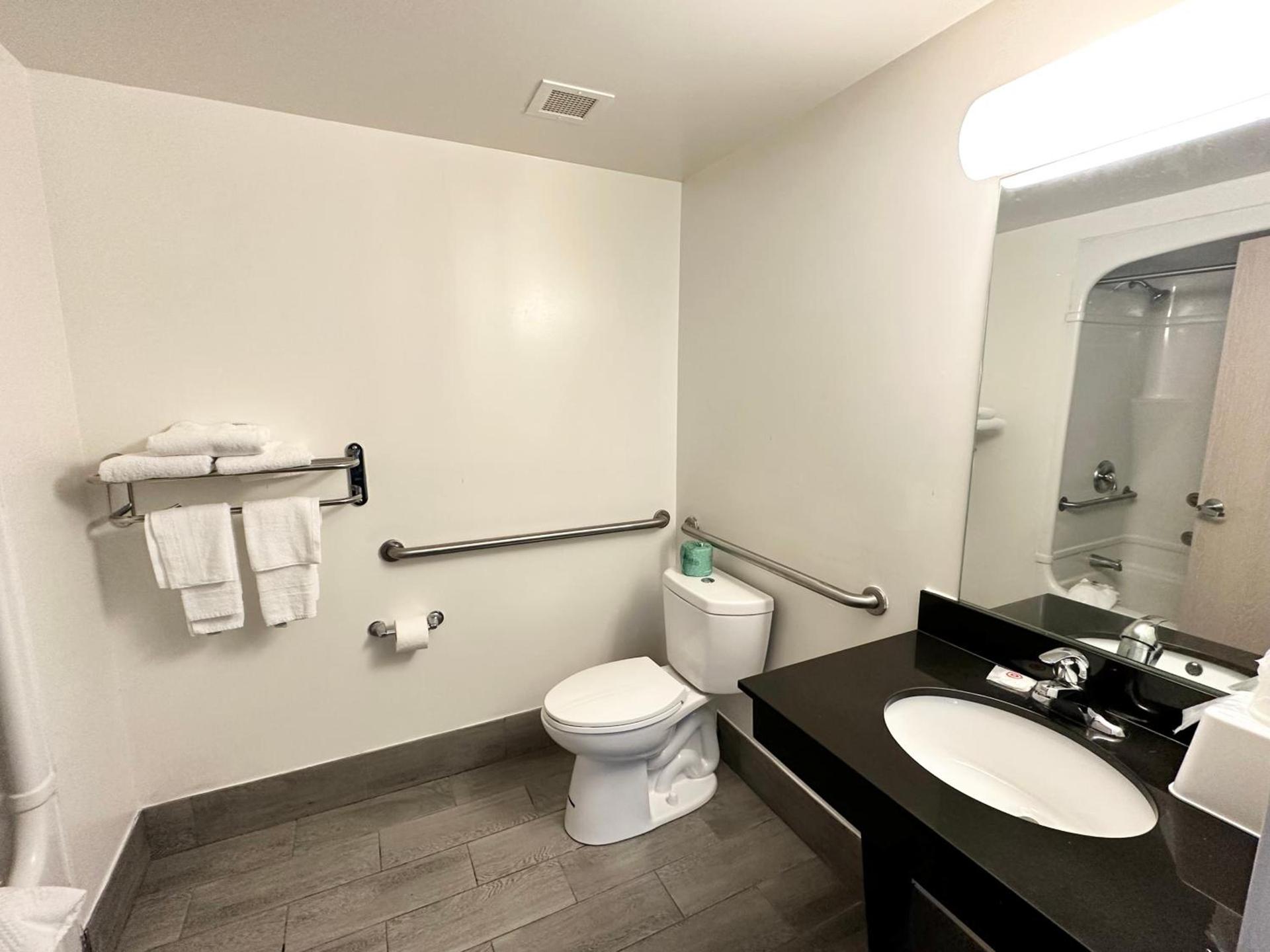 Ramada by Wyndham Lithia Springs Atlanta photo 29