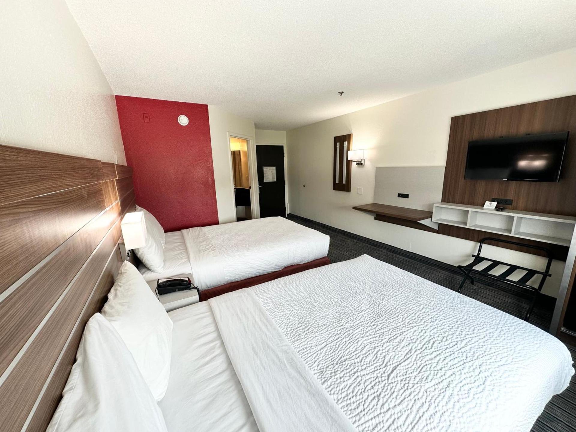 Ramada by Wyndham Lithia Springs Atlanta photo 32