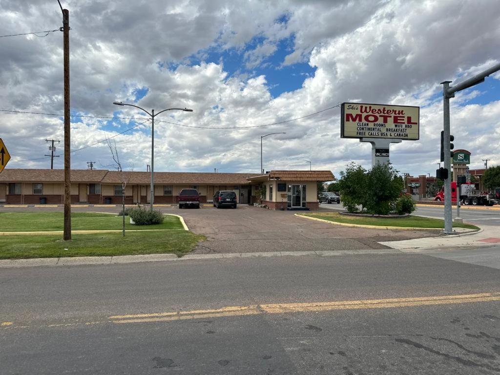 Ski's Western Motel photo 25