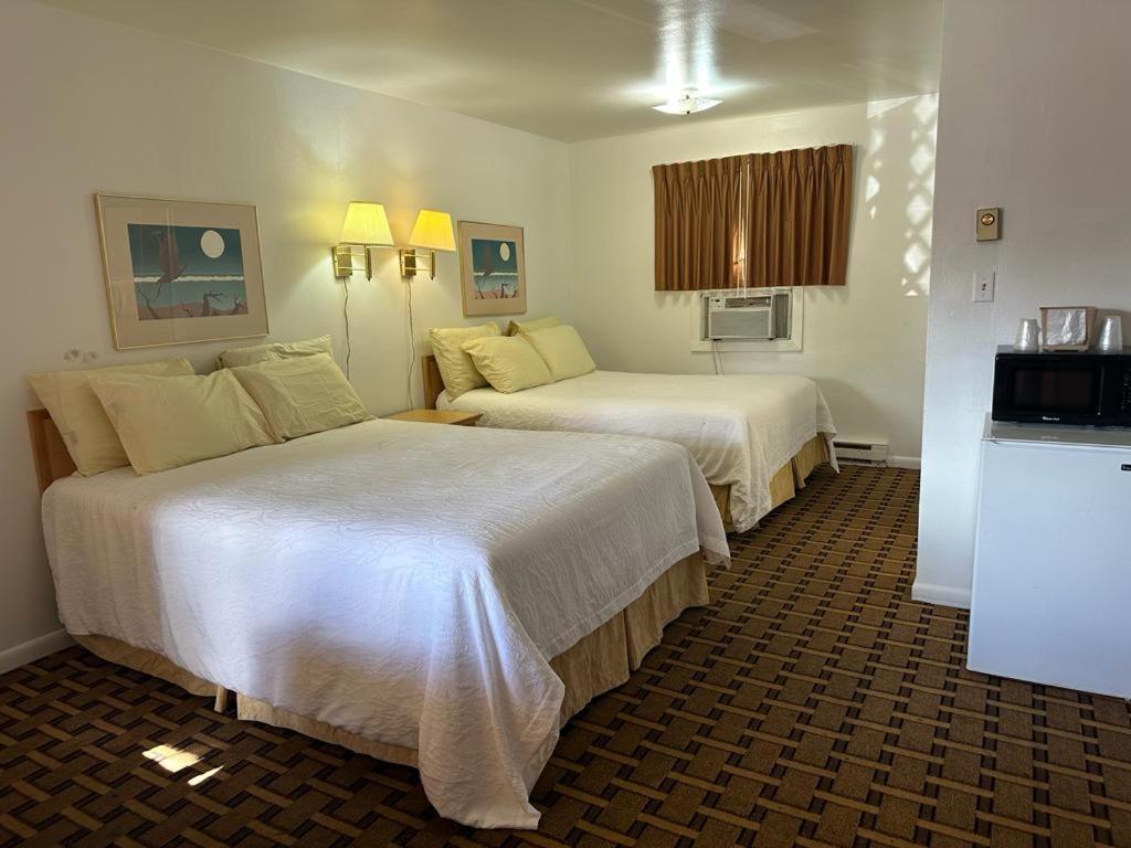 Ski's Western Motel photo 26