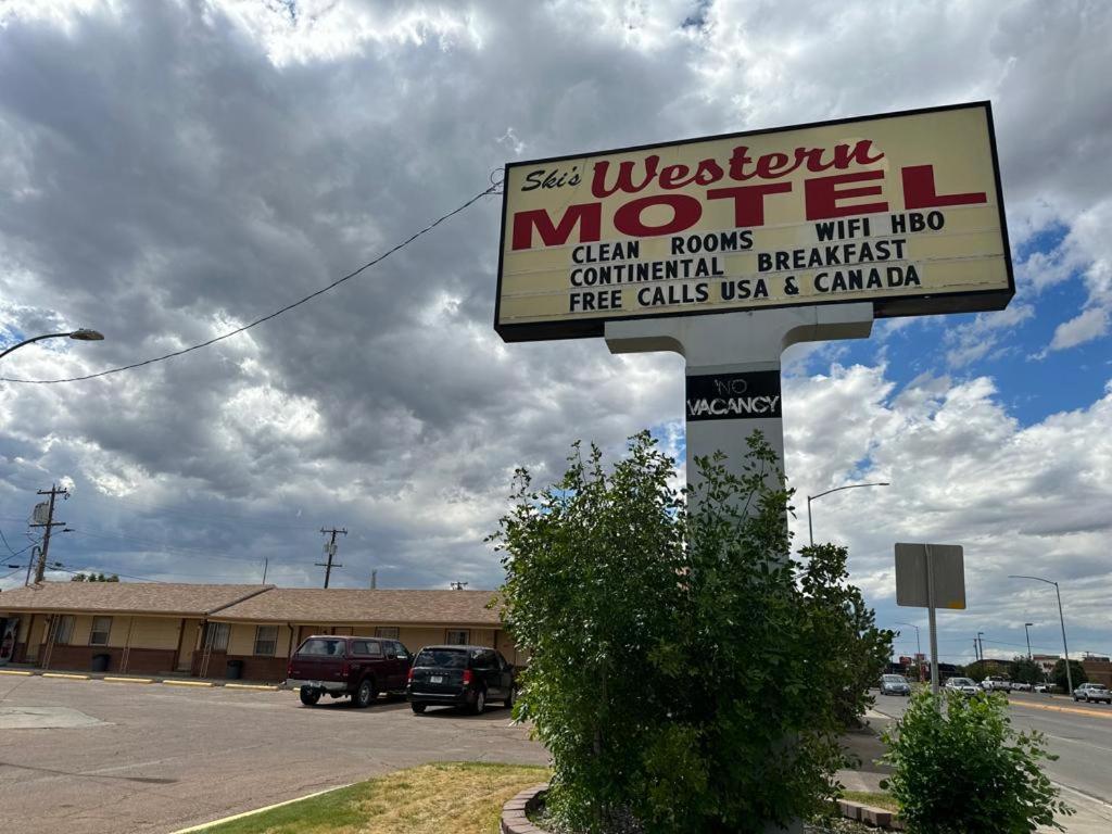 Ski's Western Motel photo 1