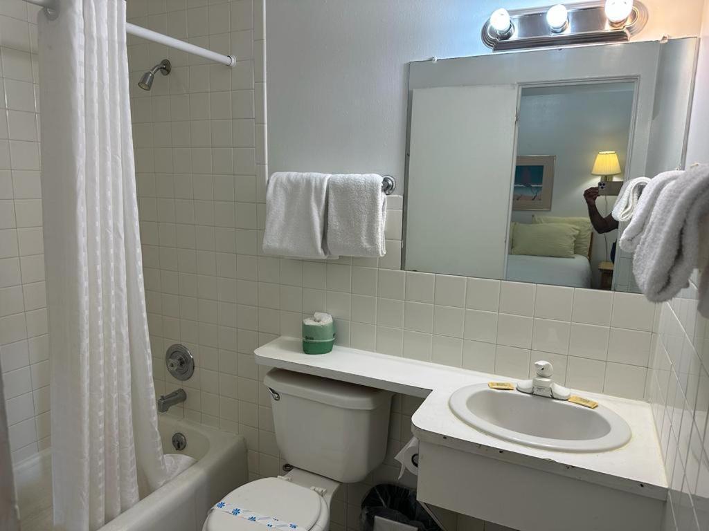Ski's Western Motel photo 28