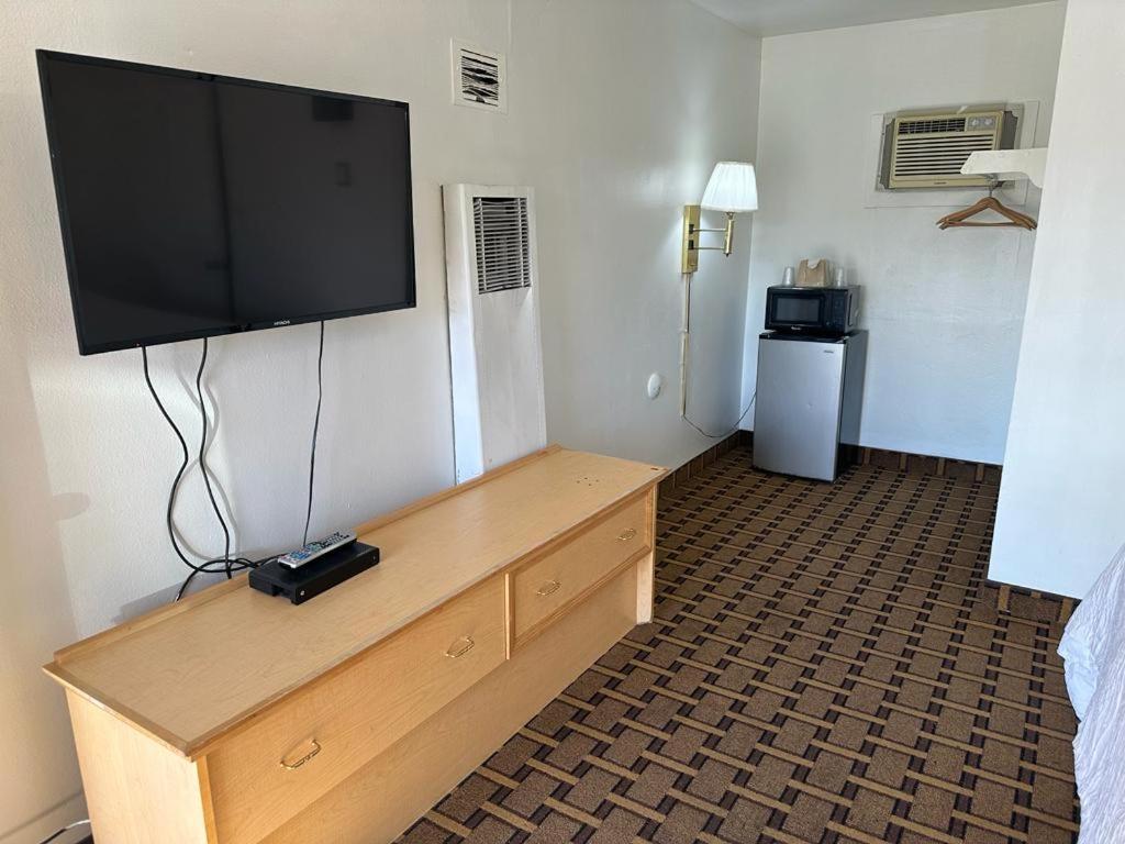 Ski's Western Motel photo 34