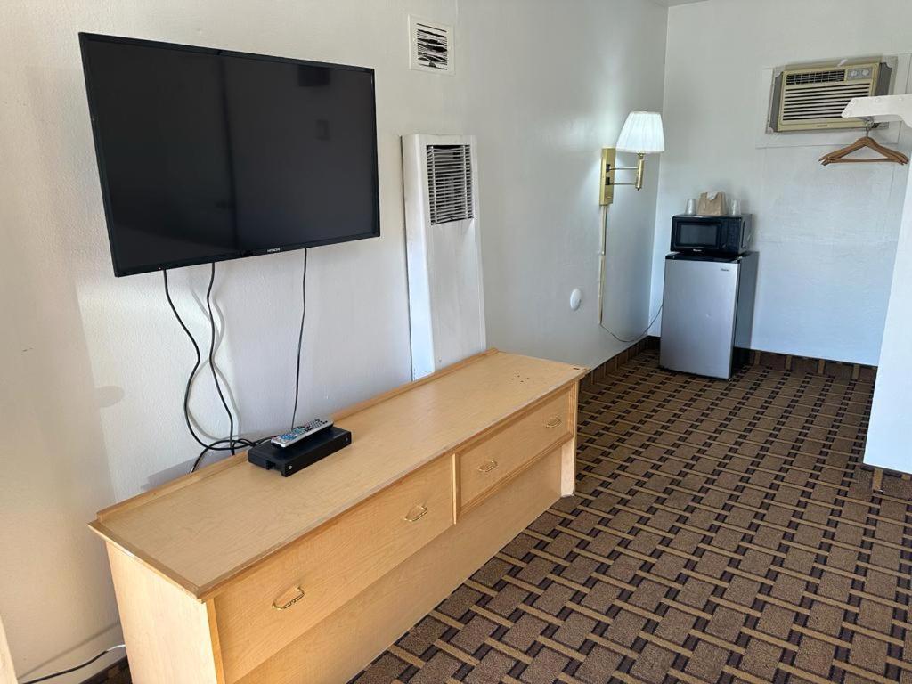 Ski's Western Motel photo 35
