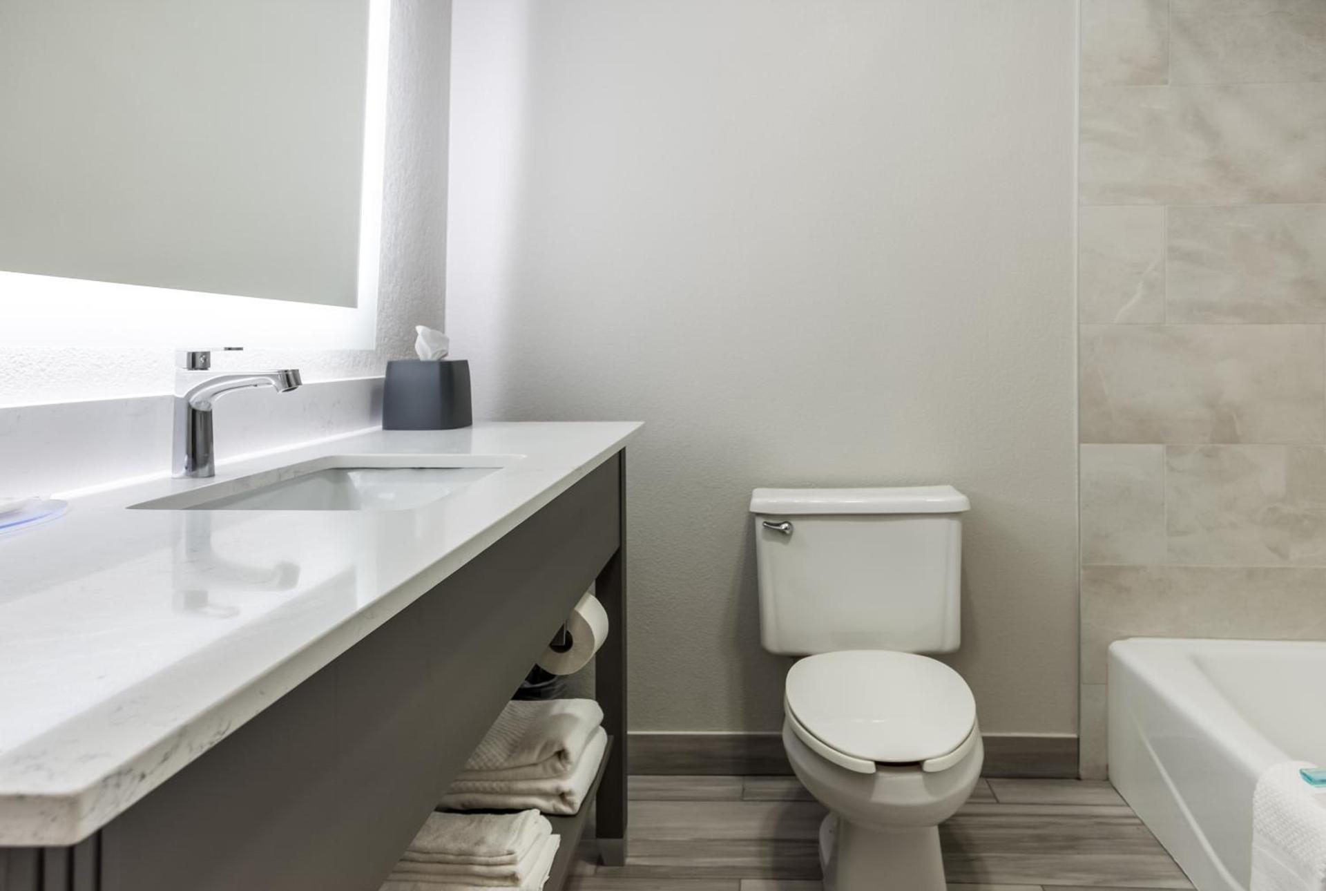 MainStay Suites Bourbonnais - Kankakee photo 2