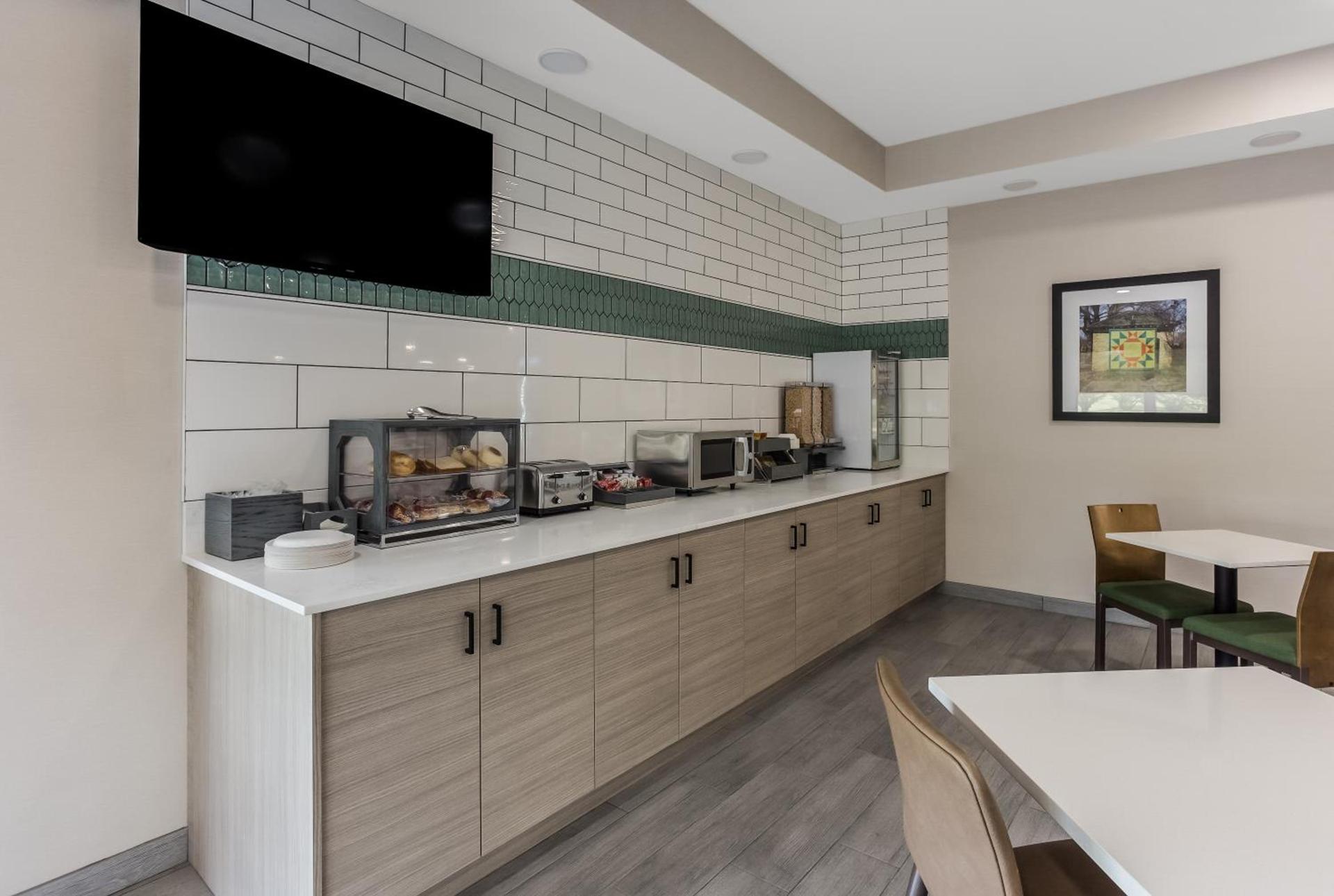MainStay Suites Bourbonnais - Kankakee photo 18