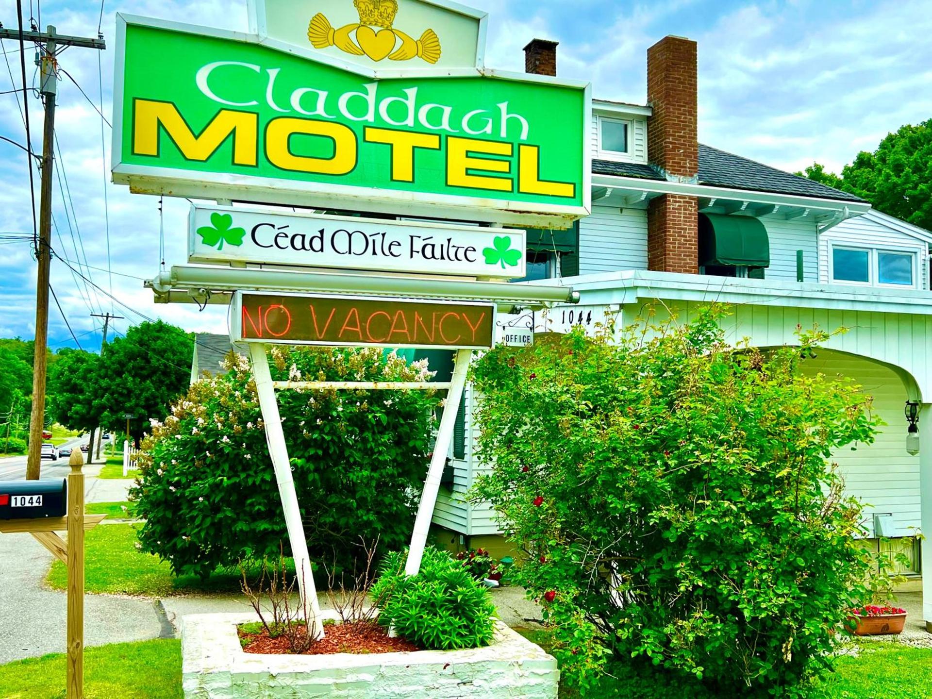 Claddagh Motel & Suites — hotel in Rockport