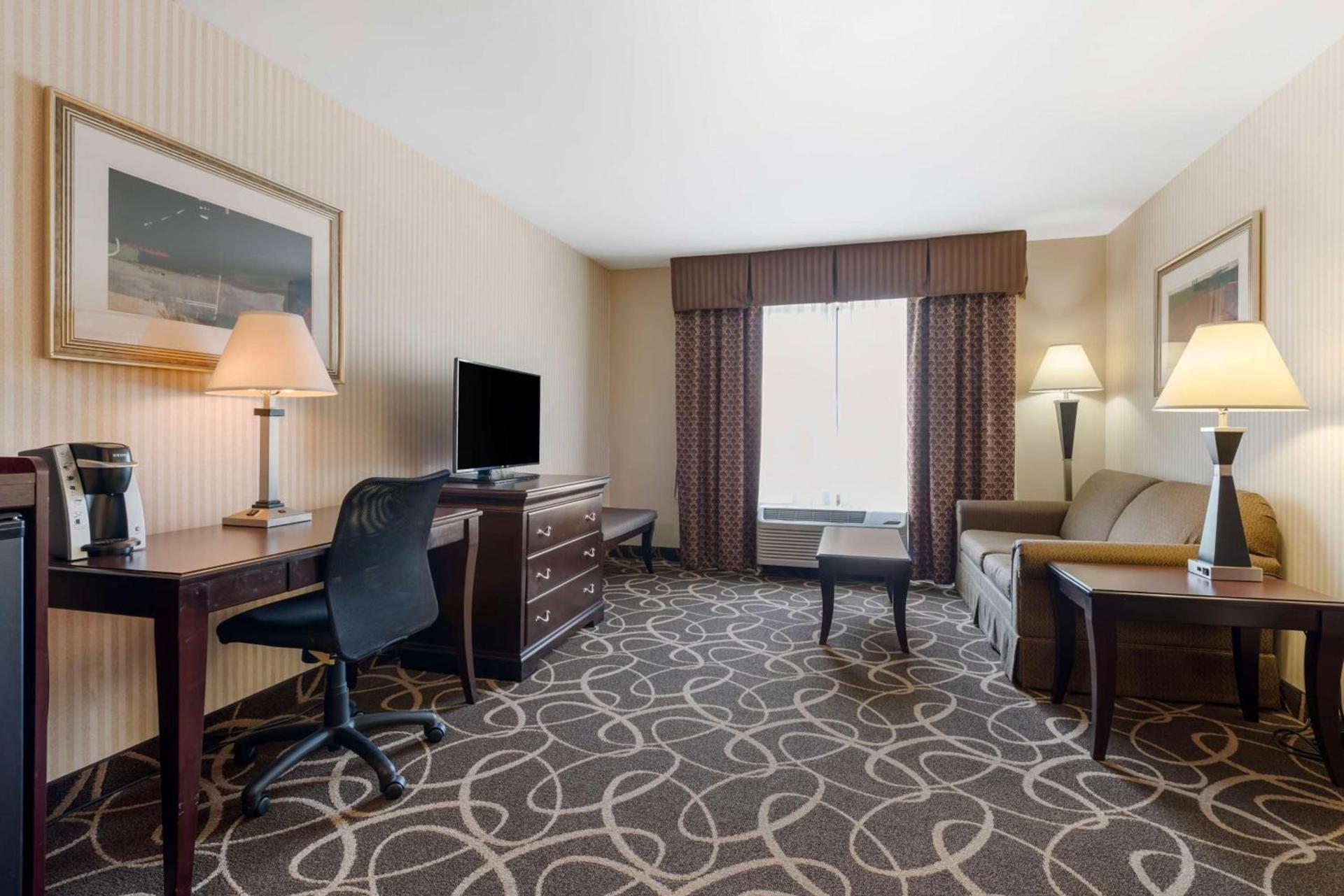 Best Western Plus Eau Claire Conference Center photo 30