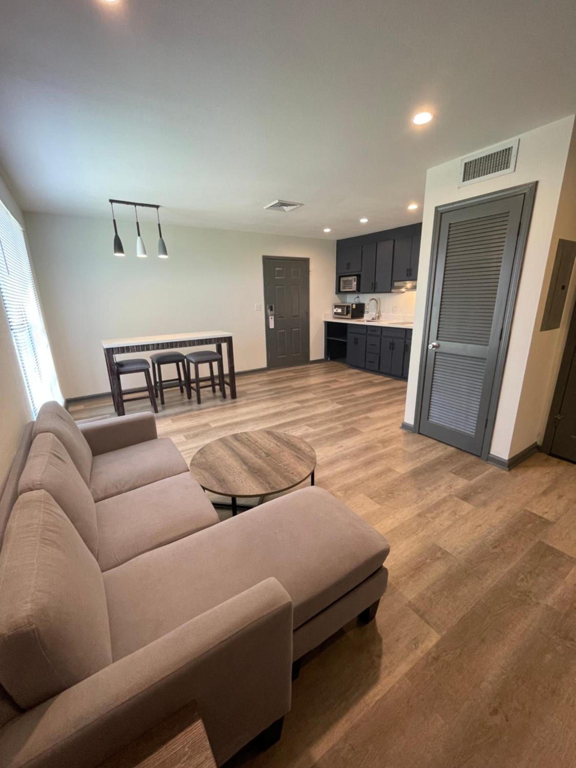 Ramada by Wyndham Studio Suites Dothan photo 32