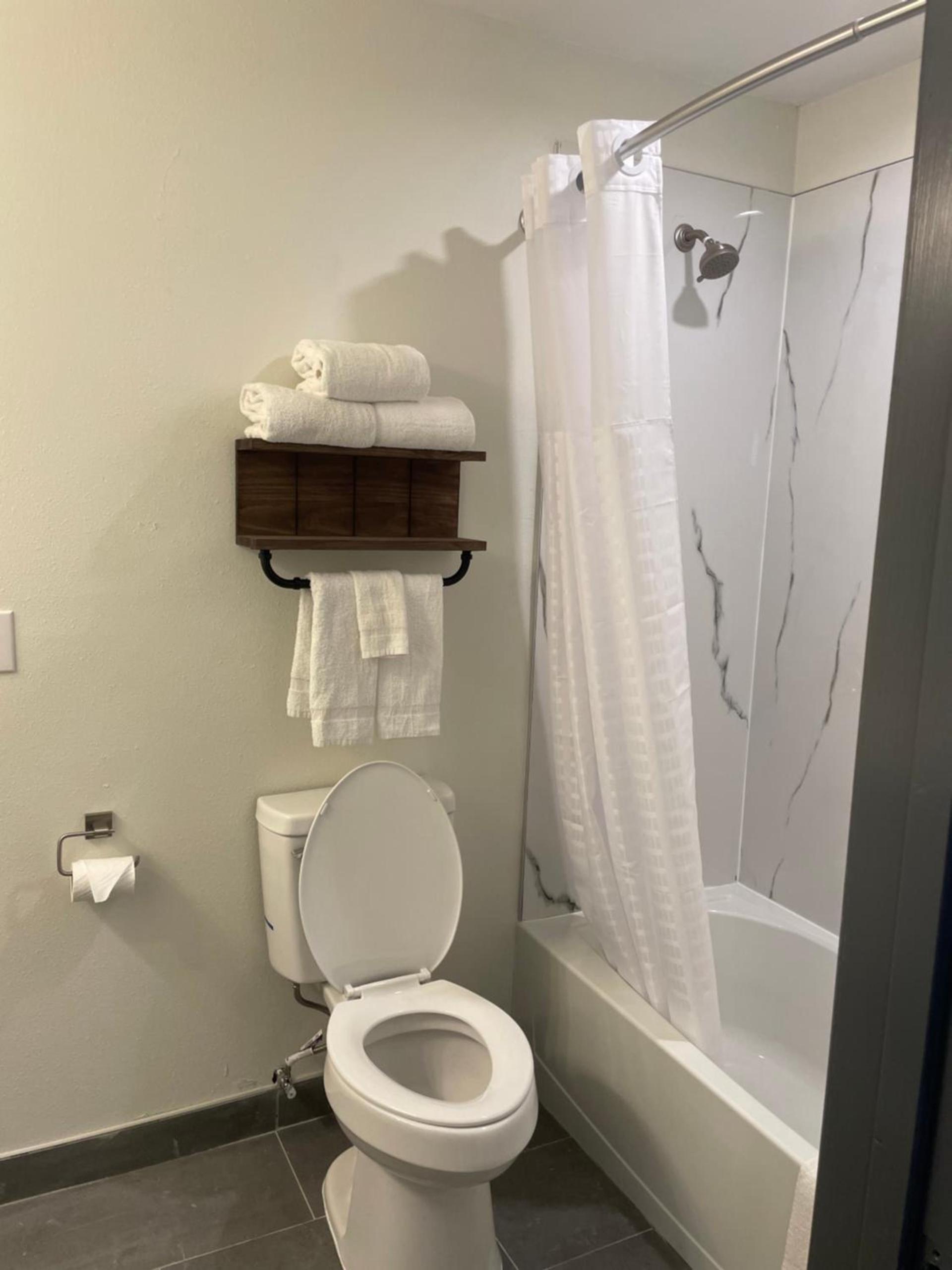 Ramada by Wyndham Studio Suites Dothan photo 35