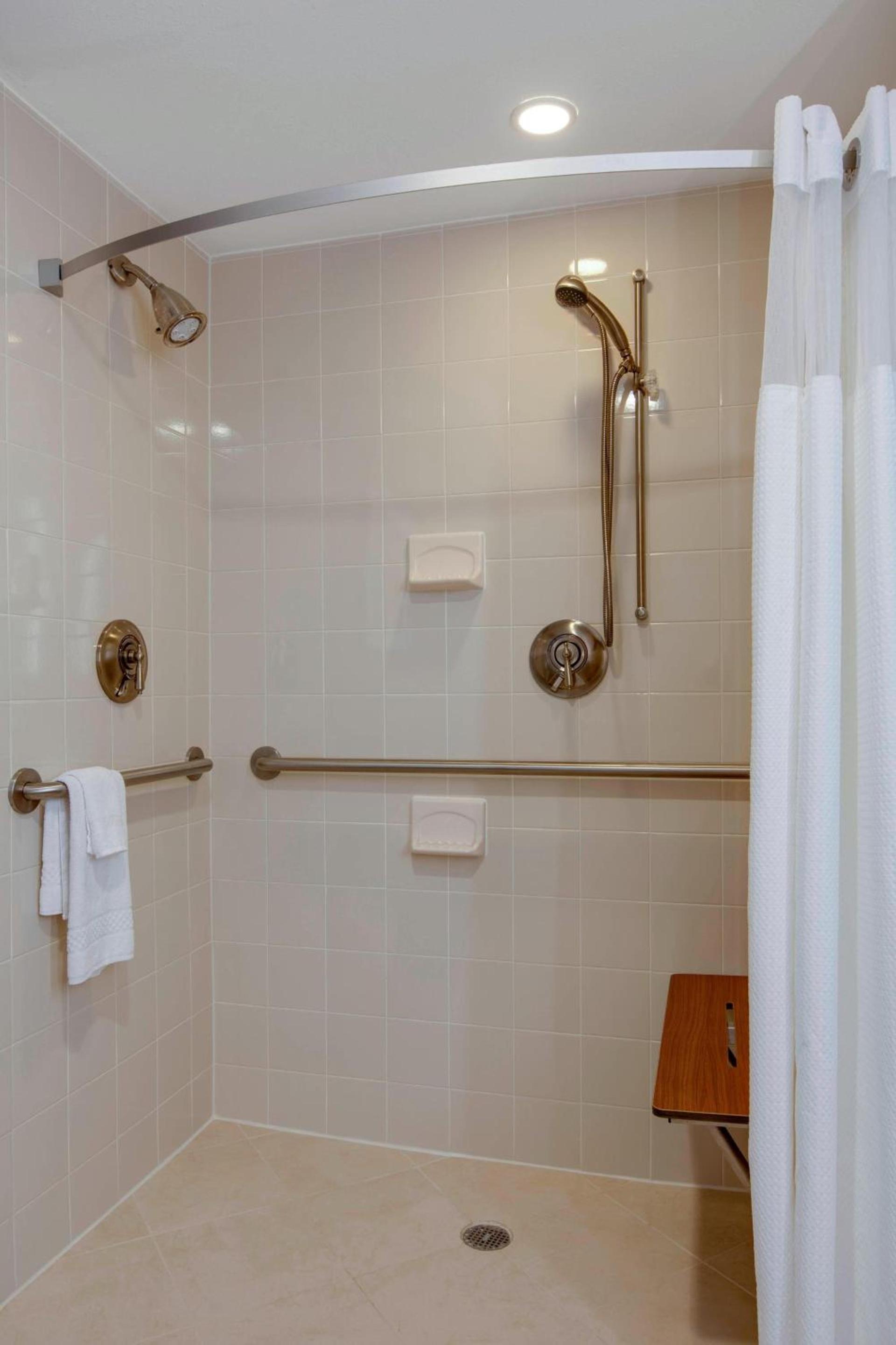 Courtyard by Marriott Boston Logan Airport photo 6