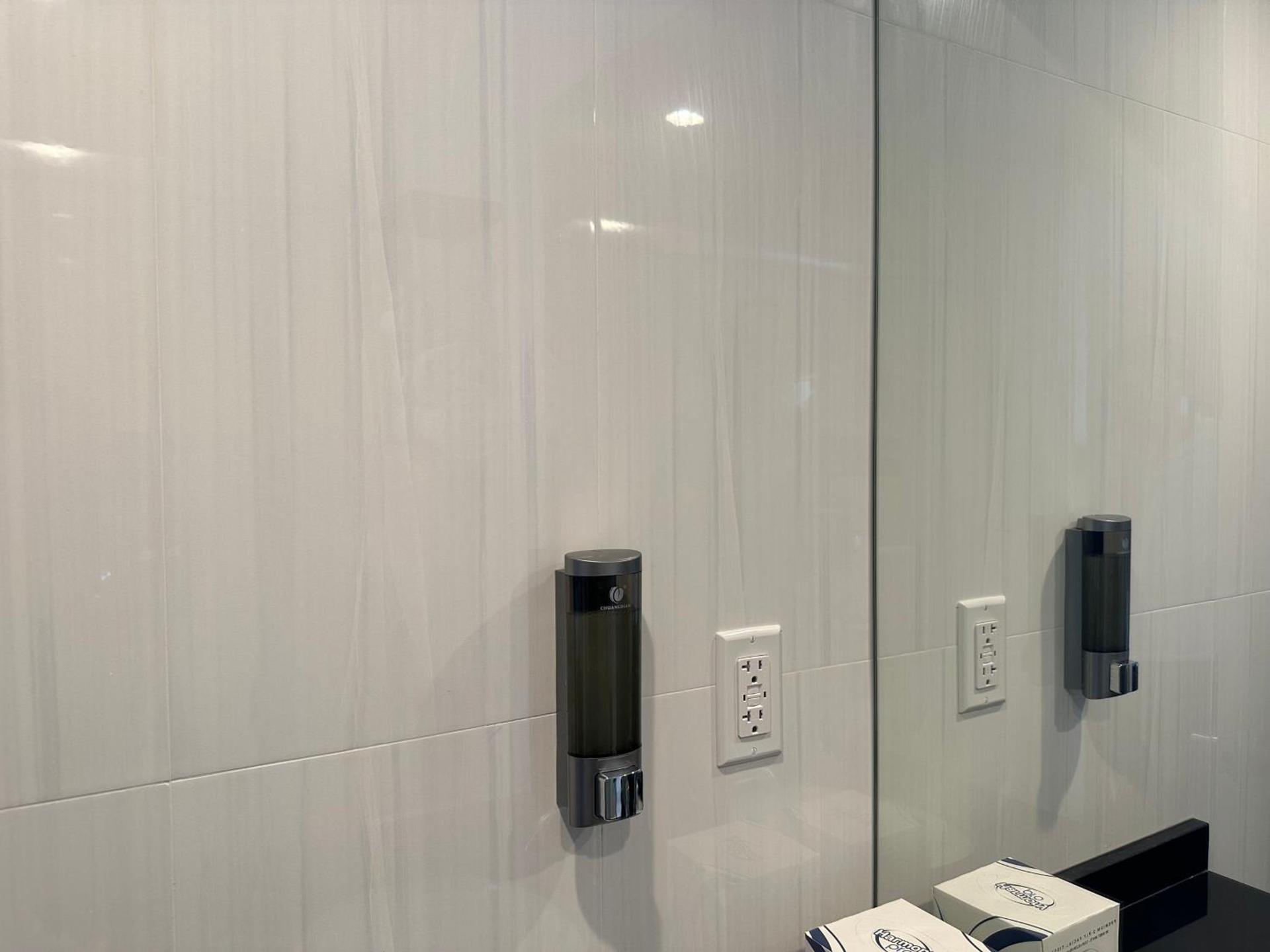 Regal Inn & Suites New York LaGuardia Hotel photo 23