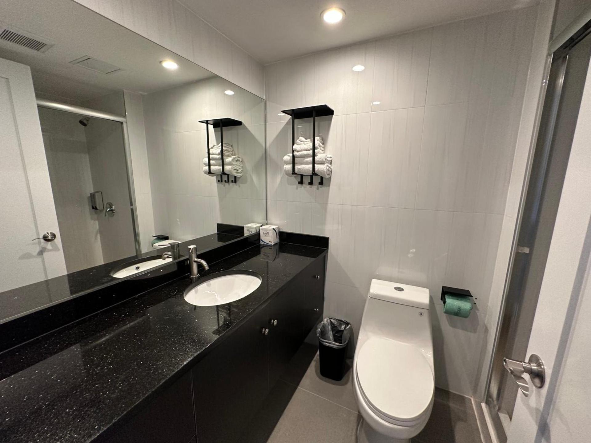 Regal Inn & Suites New York LaGuardia Hotel photo 27