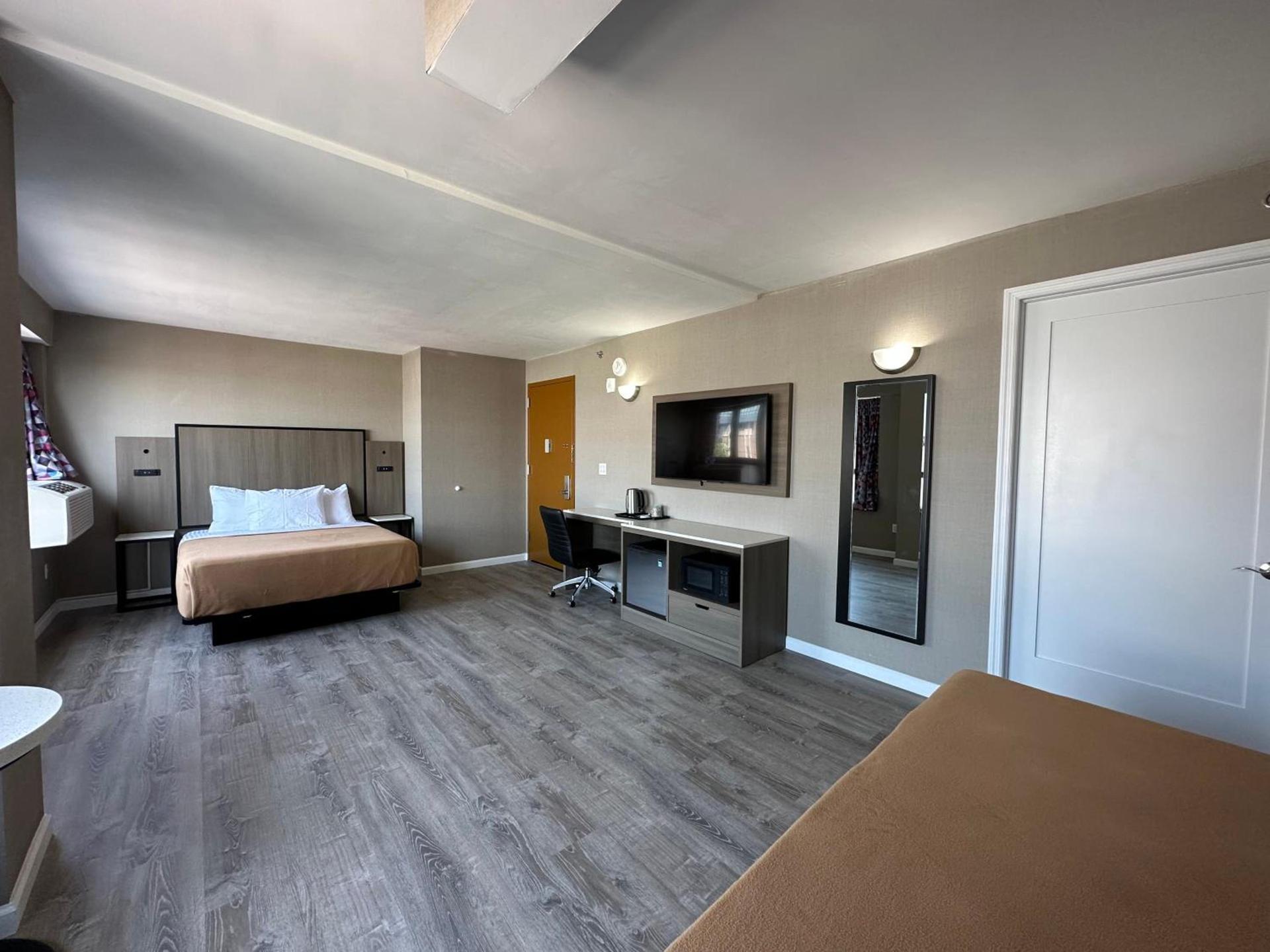 Regal Inn & Suites New York LaGuardia Hotel photo 9