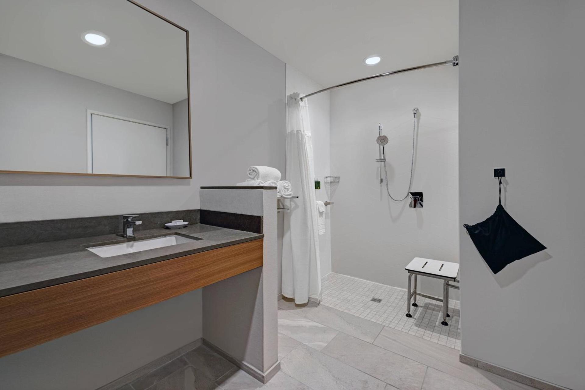 Fairfield Inn & Suites by Marriott Milwaukee Brookfield photo 16
