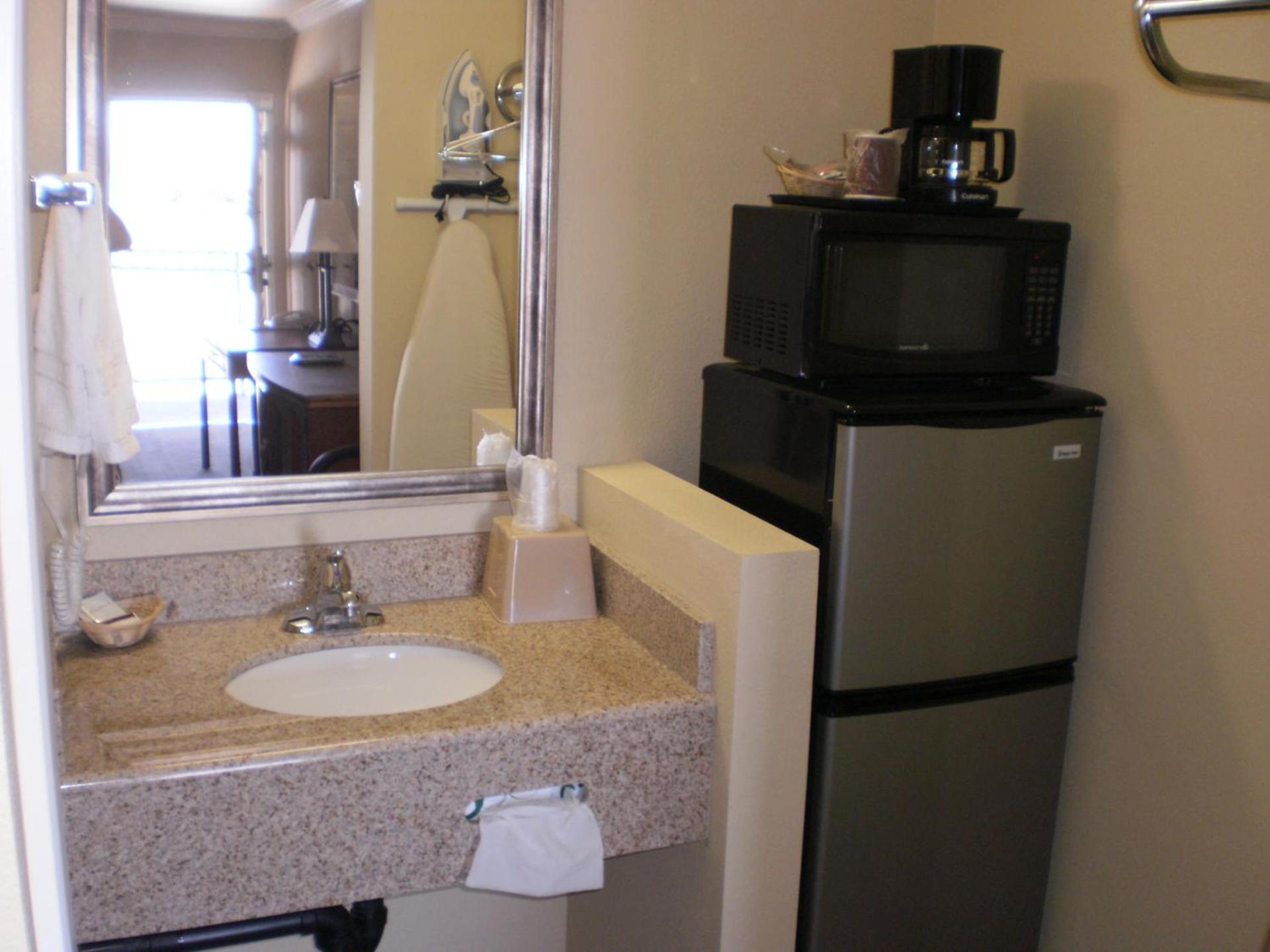 Executive Inn Mojave photo 2