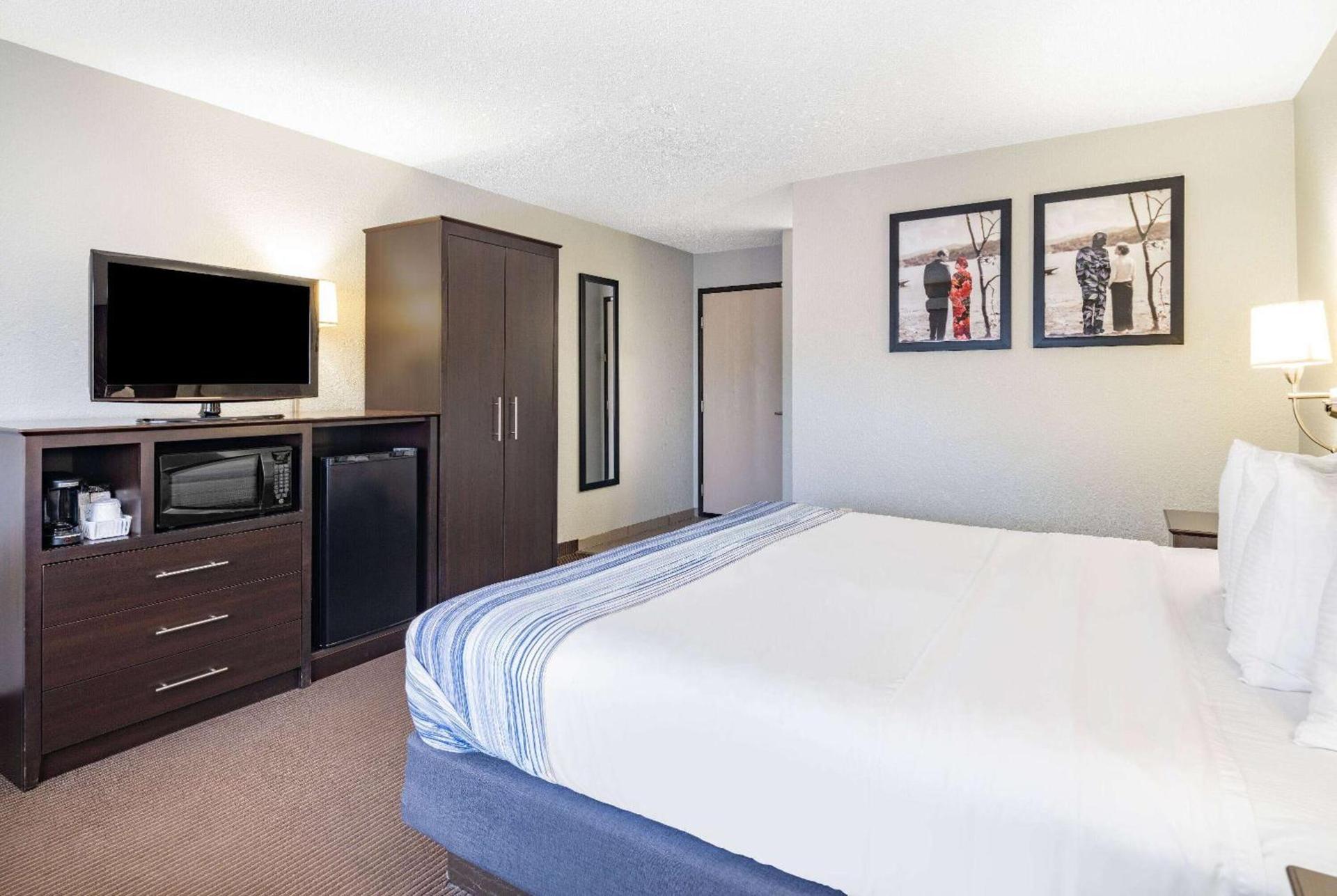 AmericInn by Wyndham Plover Stevens Point photo 18