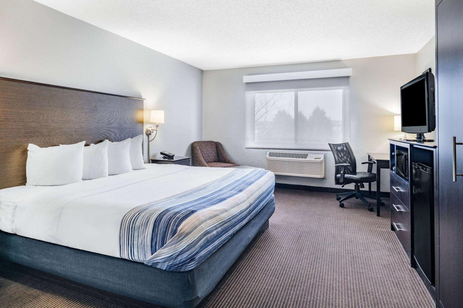 AmericInn by Wyndham Plover Stevens Point photo 19