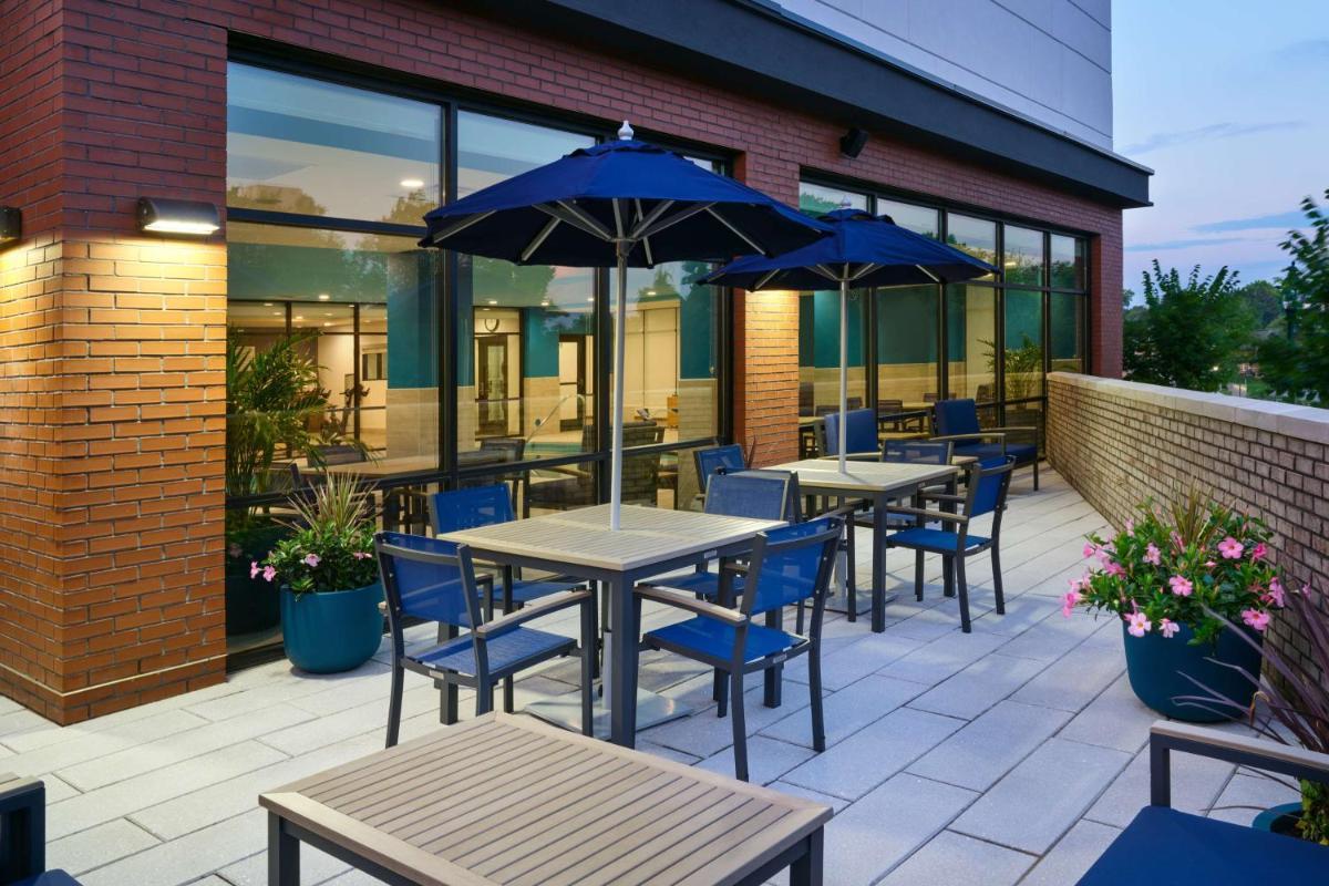 Hampton Inn Towson Downtown photo 6