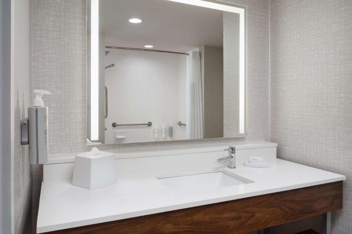 Hampton Inn Towson Downtown photo 31
