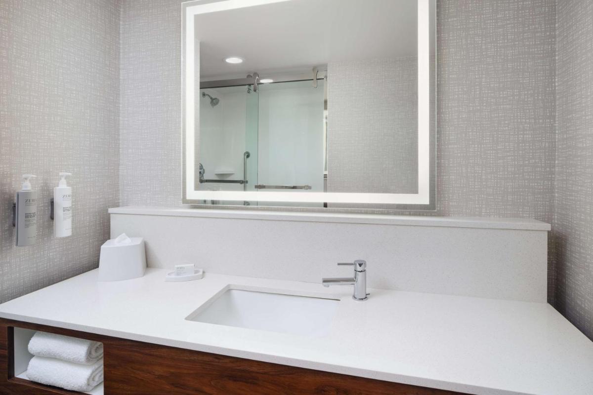 Hampton Inn Towson Downtown photo 32