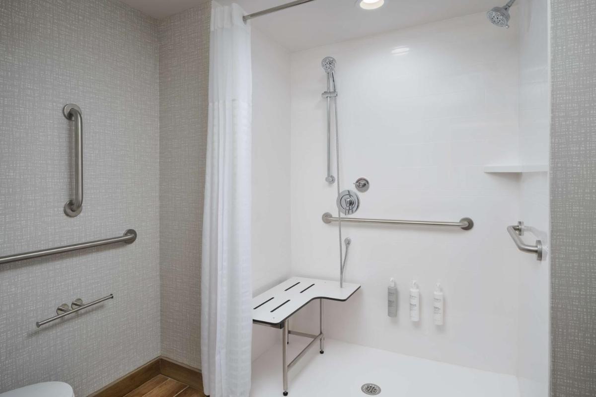 Hampton Inn Towson Downtown photo 35